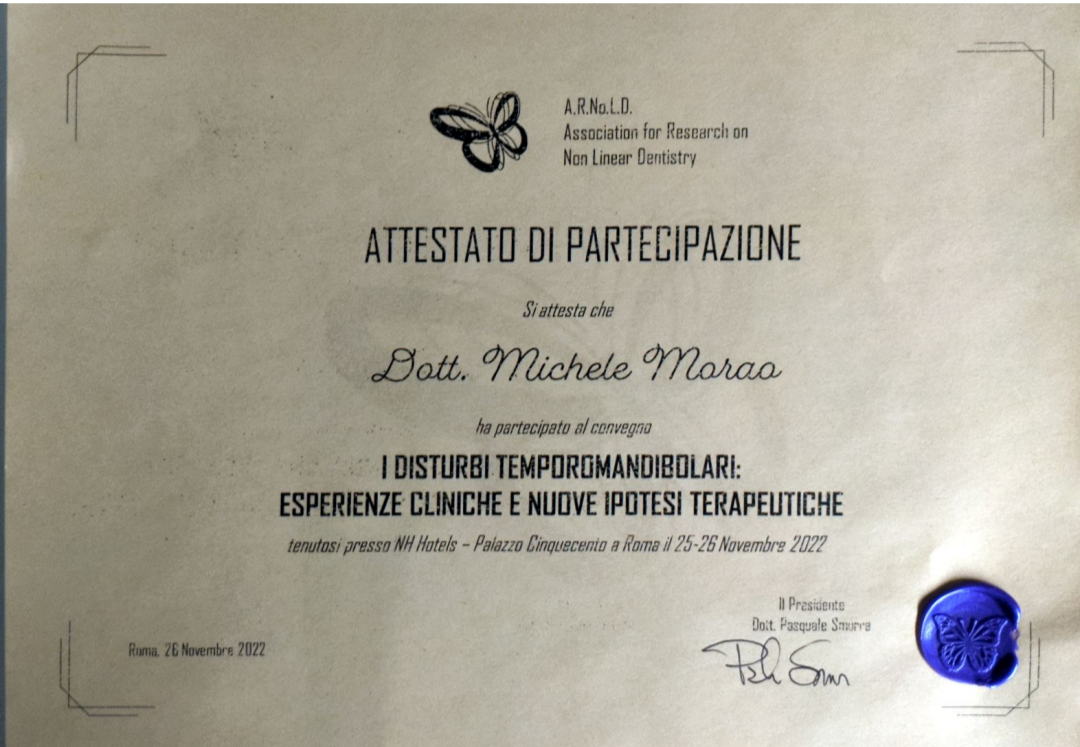 Certificato di partecipazione rilasciato ad un convegno su disturbi temporomandibolari, esperienze cliniche e nuove ipotesi terapeutiche, tenutosi a Roma nel novembre 2022.