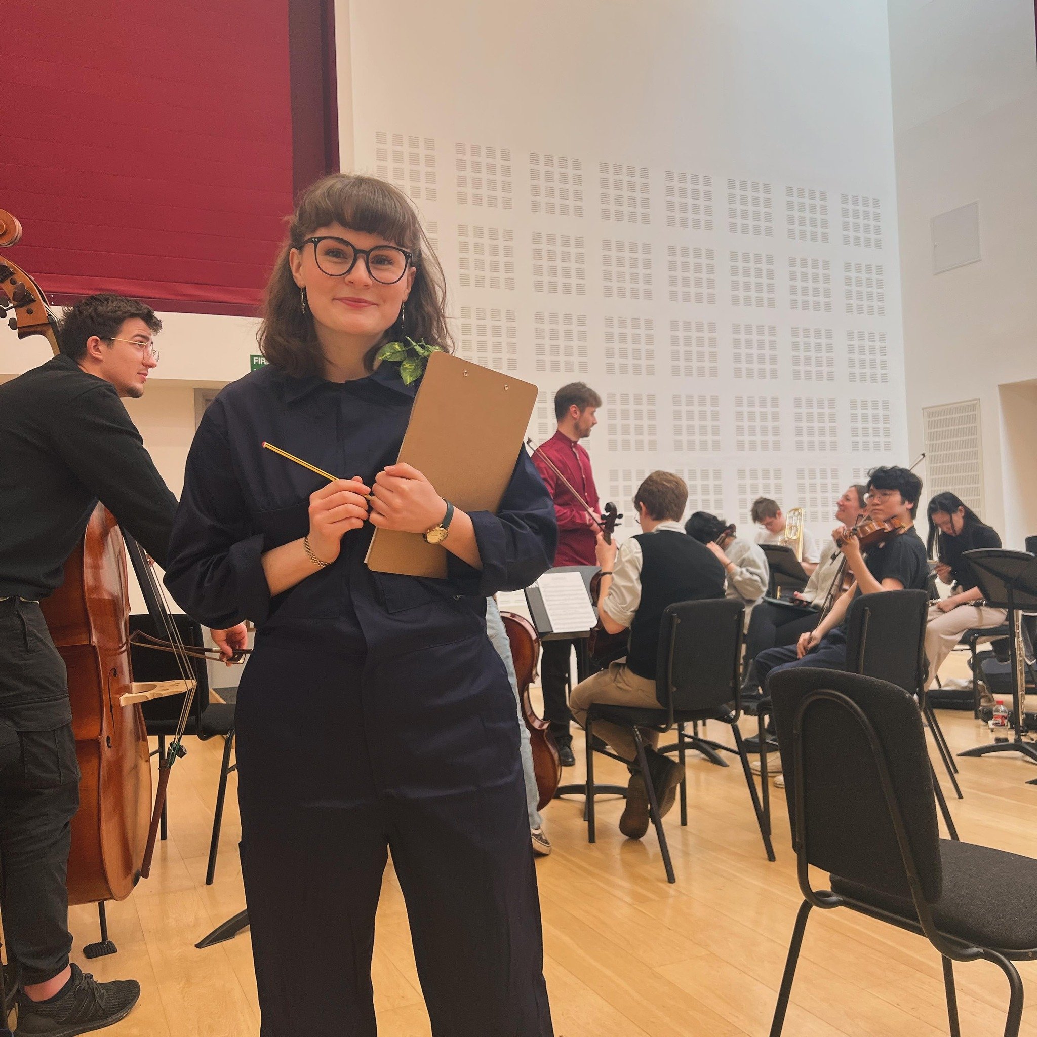 Dress Rehearsal with our wonderful orchestra! 🎻👩&zwj;🔬 Very excited to be playing the Philosopher in the premiere of &lsquo;Capsule&rsquo; a new opera by Dave Bicarregui this Saturday! Ticket link in my bio 🫶🏻 #classicalsinger #mezzosoprano #ope