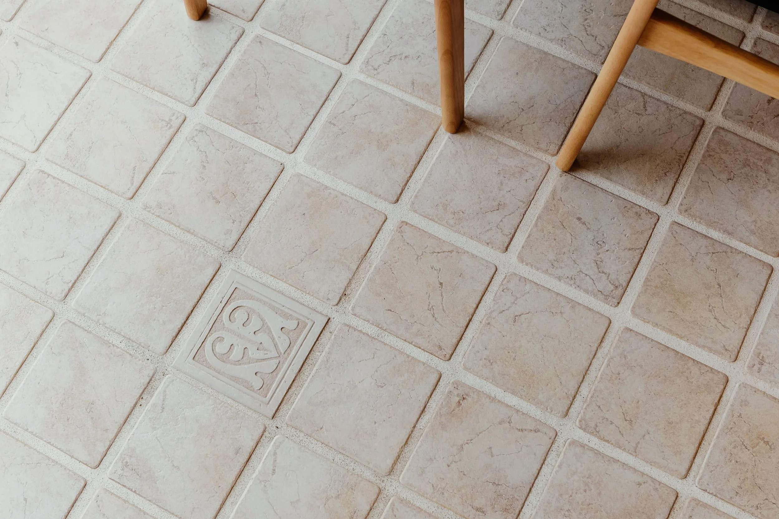 carrelage Italien, creme avec joint épais pur lus d'authenticité