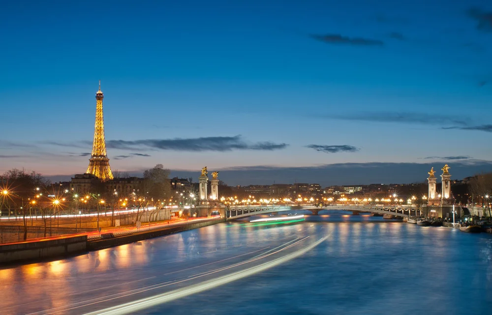 Eiffel Tower and Pont Alexandre III at night (Copy) (Copy)