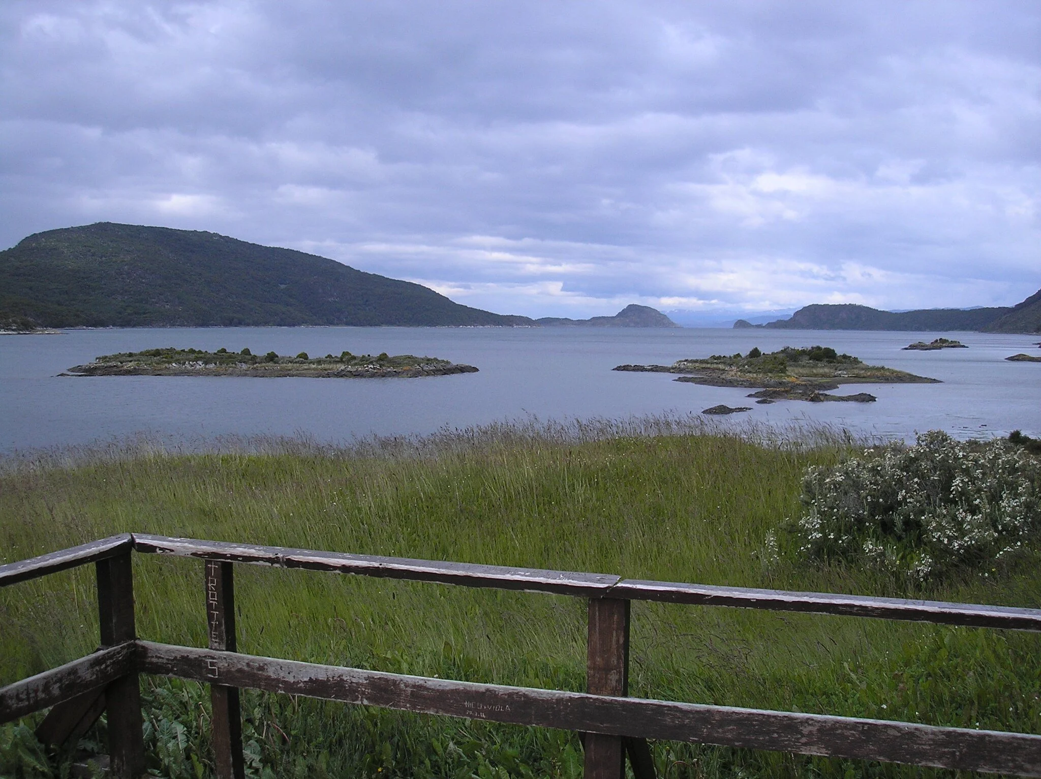 День 7-2 apataia_view,_National_Park_Tierra_del_Fuego,_Argentina.jpg