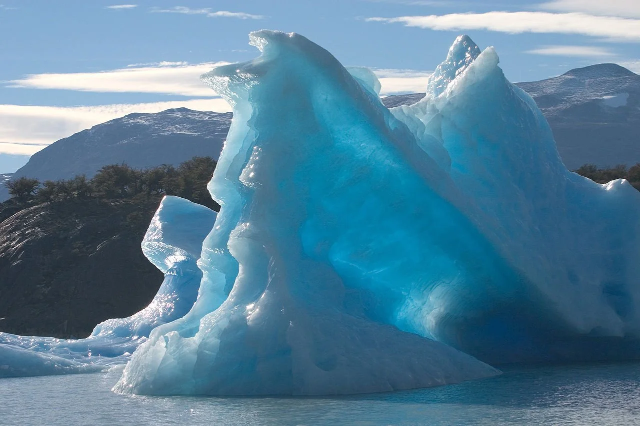 1280px-TèДень 8-1 _Lago_Argentino_Brazo_Norte_Patagonia_Argentina_Luca_Galuzzi_2005.jpg