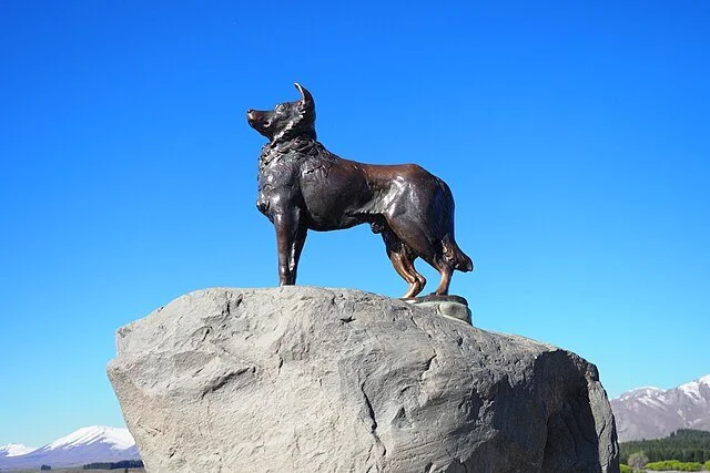 11.4 Statue_of_Collie_Dog.jpg
