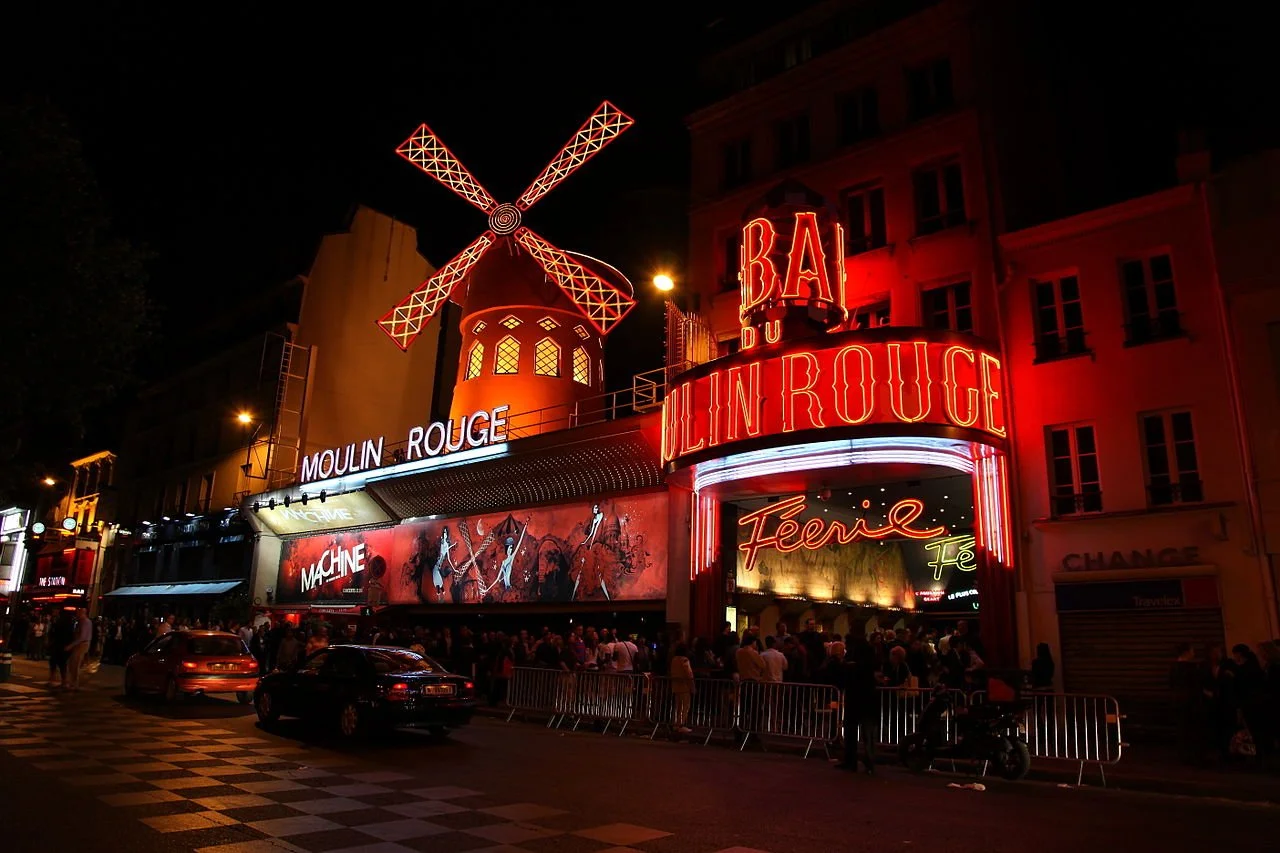 День 3-6Moulin_Rouge,_Paris_April_2011.jpg