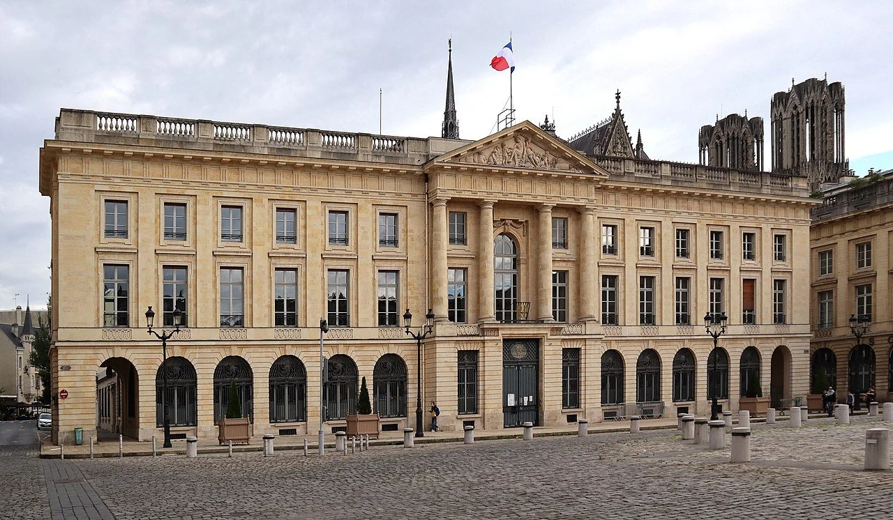 День 4-2Reims_Place_Royale_Sous-Préfecture.jpg