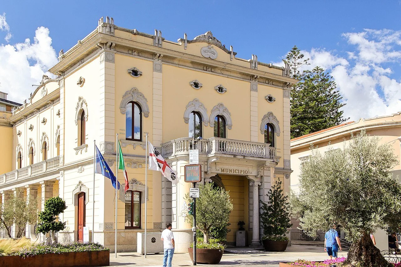 day1 -3 Sardinia,_Olbia,_Municipio_(town_hall).jpg