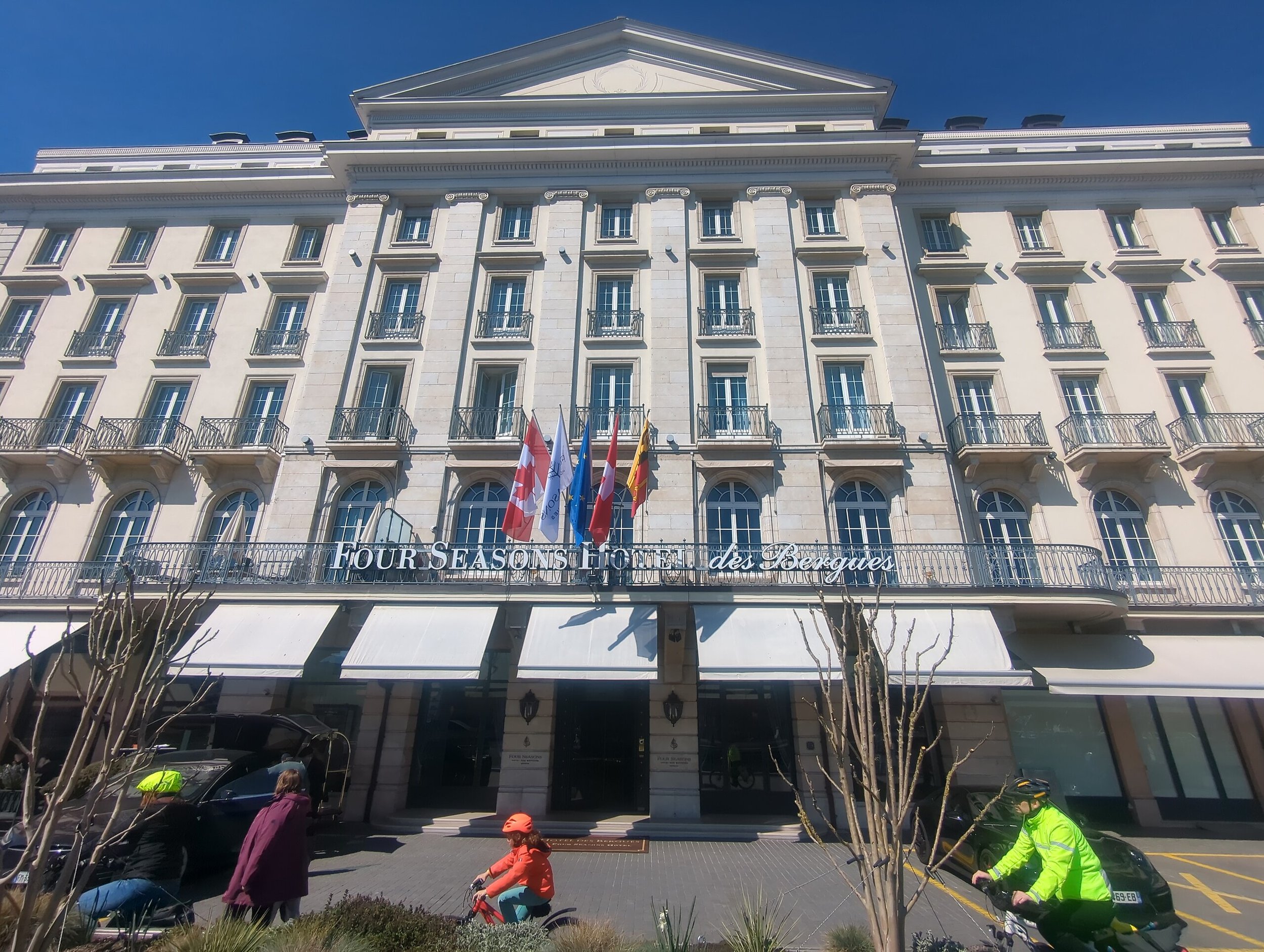 День 1-5 Four_Seasons_Hotel_des_Bergues_Geneva.jpg