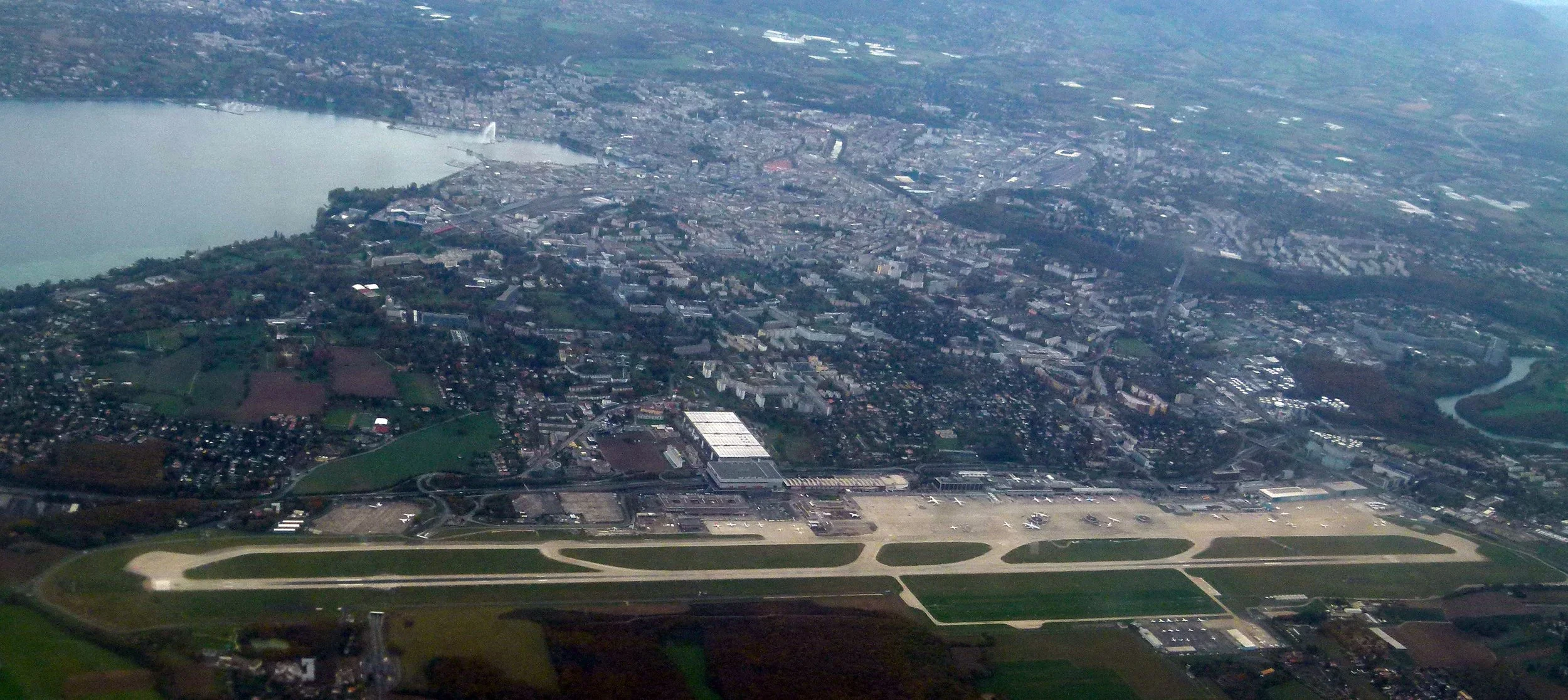 День 10-3 Geneva_airport_from_air_2.jpg