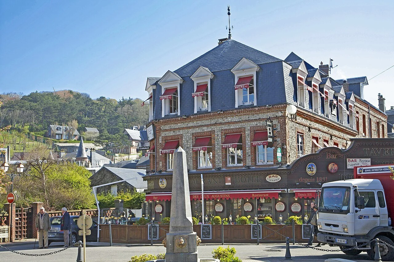 DAY 3 4_Étretat_-_Normandie.jpg