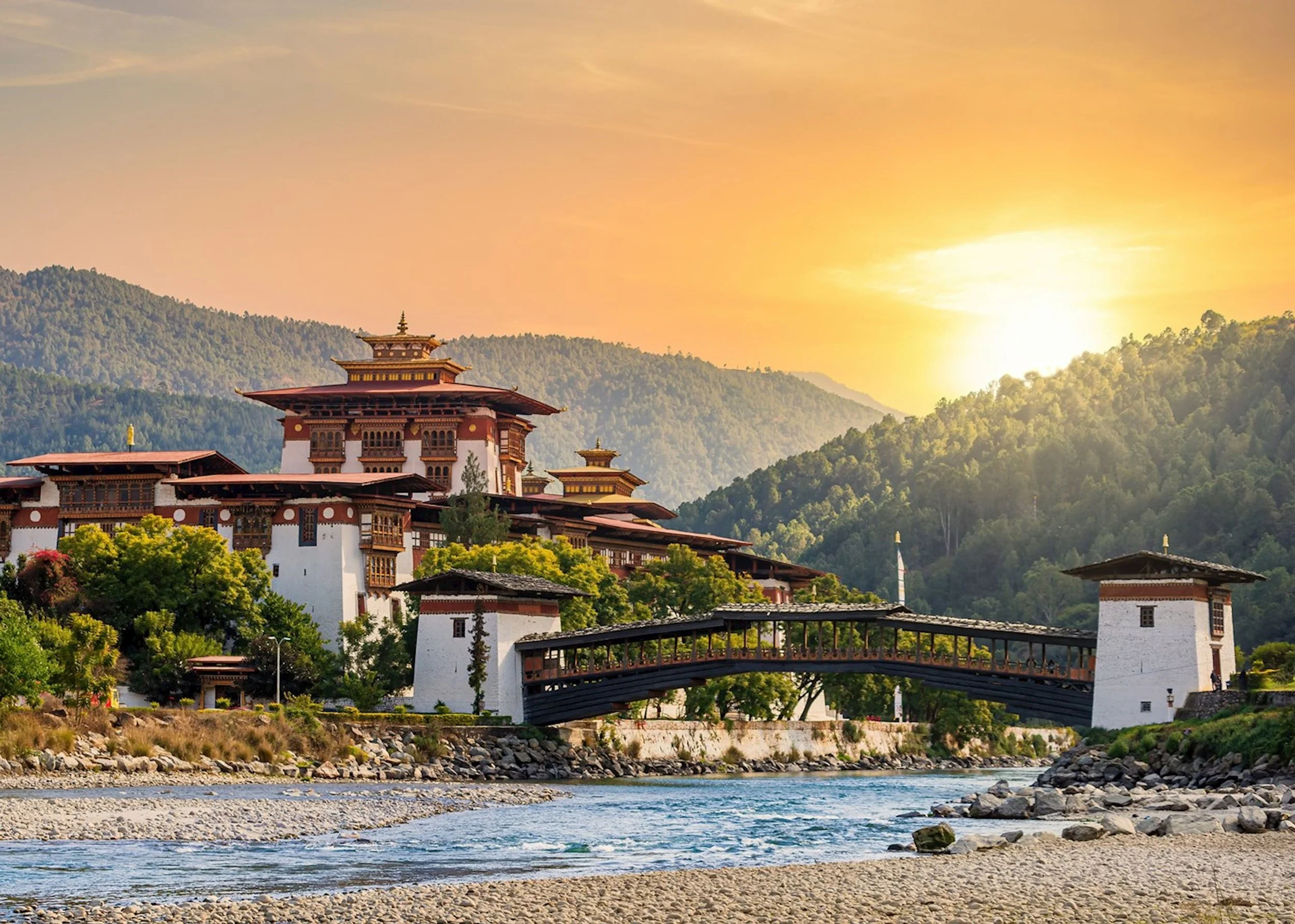 День 3 punakha-dzong-at-sunset.jpg