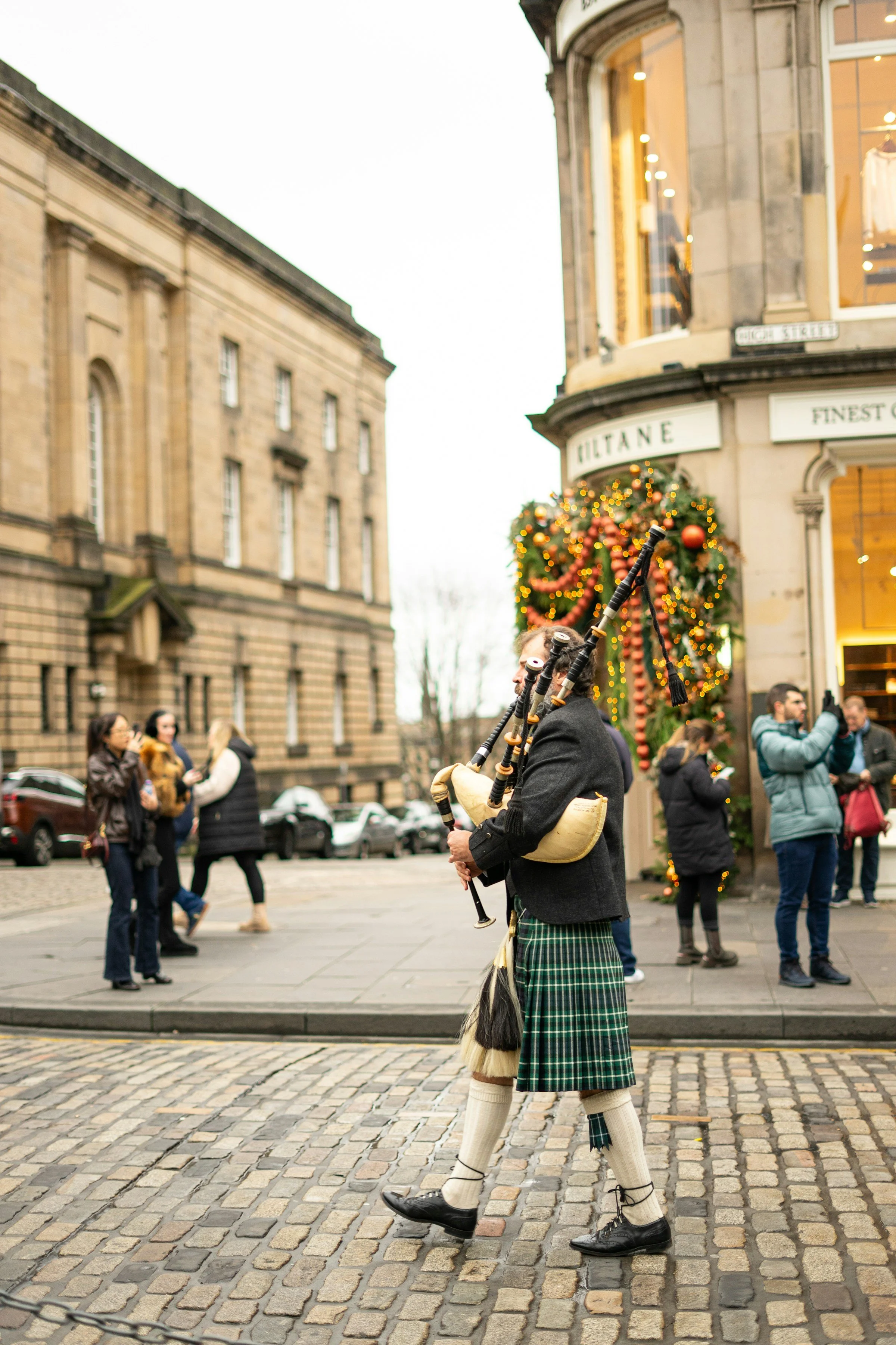 1.3 Edinburgh bagpiper.jpg