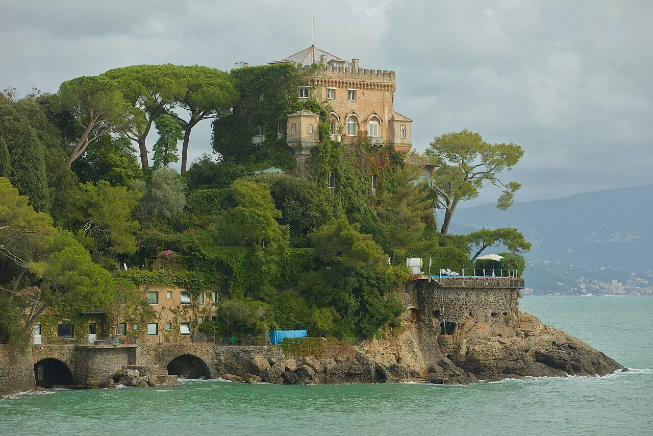 day2 5Santa_Margherita_Ligure_-_Castello_di_Paraggi.jpg
