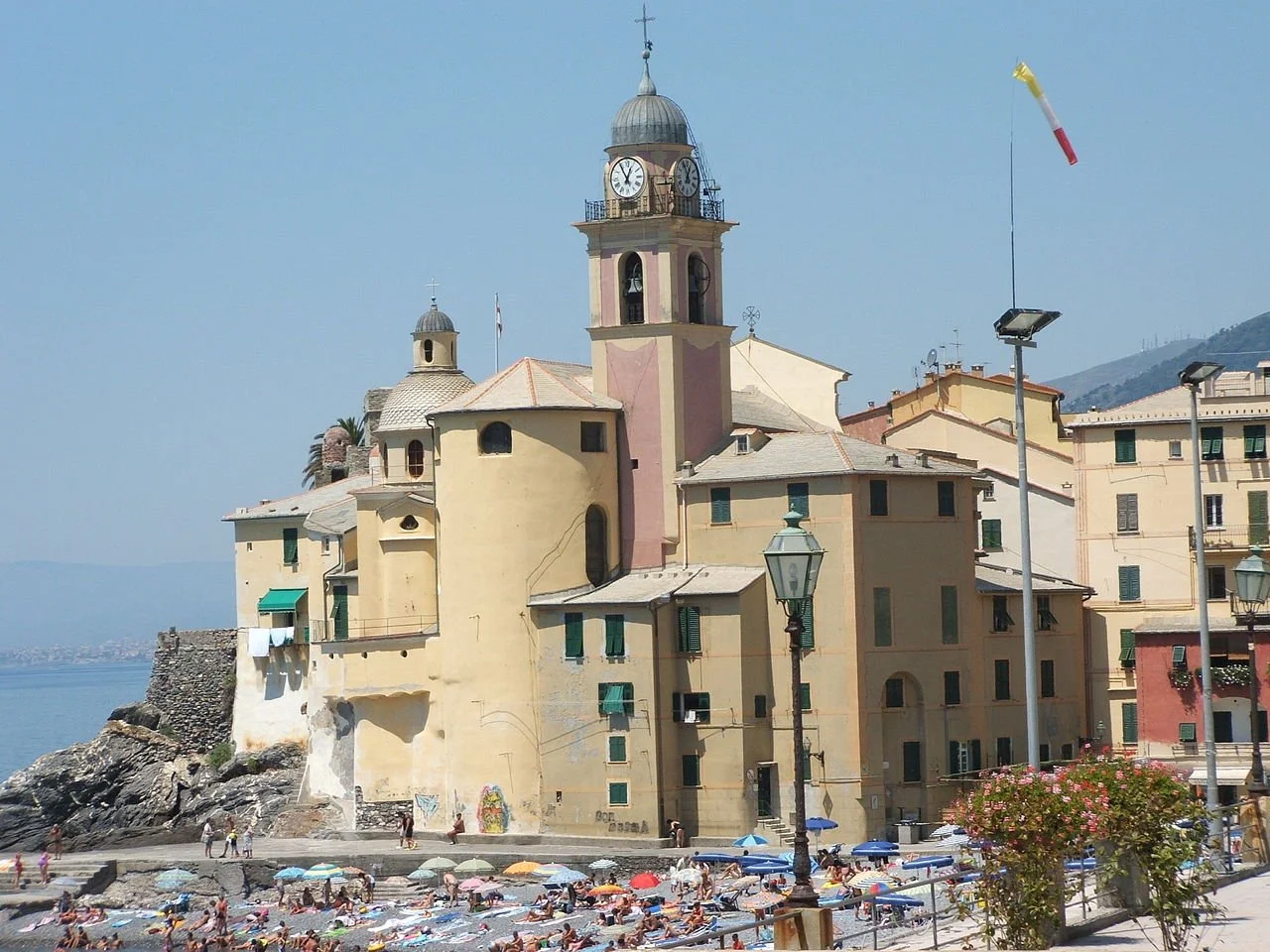 day2 11280px-Camogli-chiesa_di_Santa_Maria-DSCF0614.jpg
