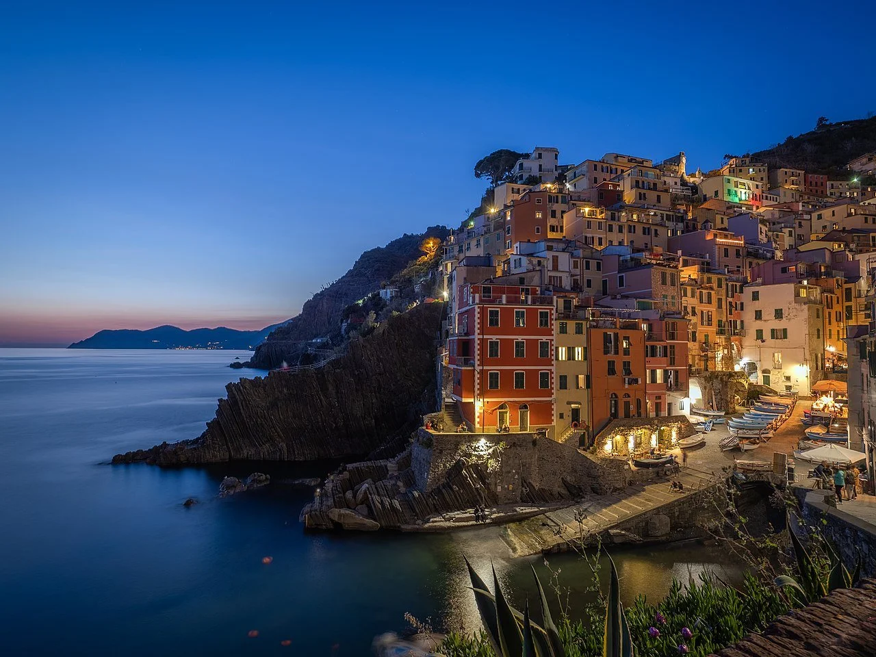 day 5 6 Riomaggiore_by_night.jpg