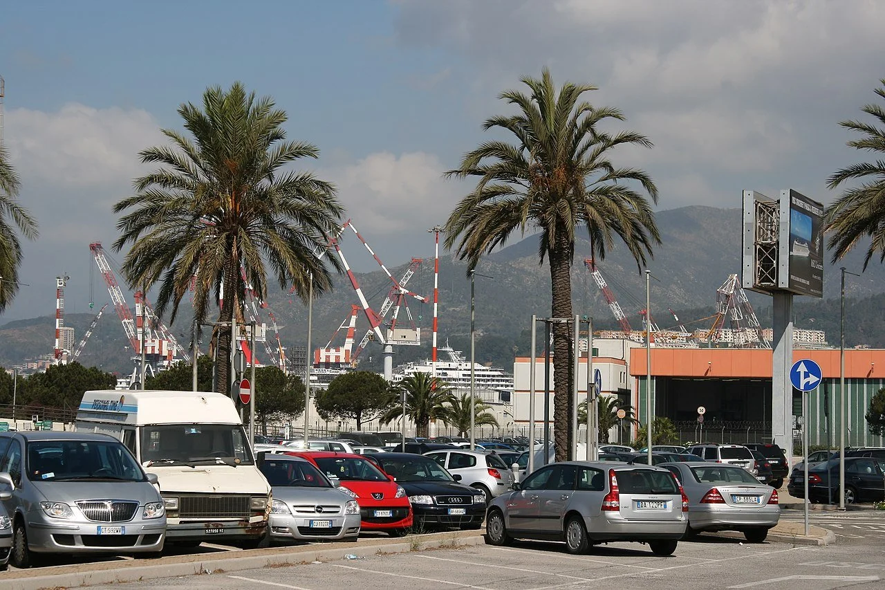 day 8 5 Genua_Airport_-_panoramio.jpg