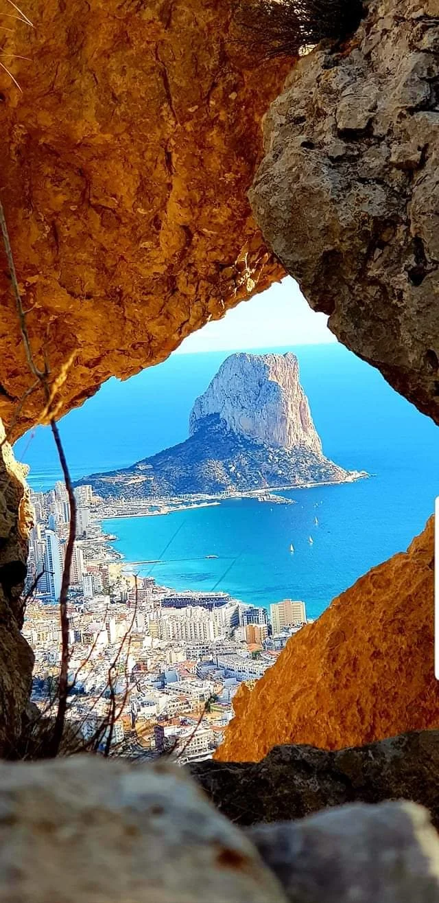 2-7 View_of_Penon_de_Ifach_and_Calp_from_cave_in_Oltamar.jpg