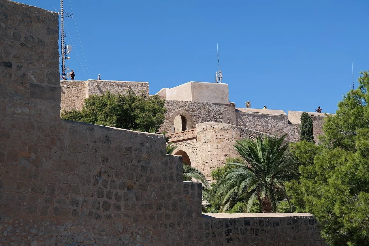 2-9 Santa_Bárbara_Castle_in_Alicante_September_2017.jpg