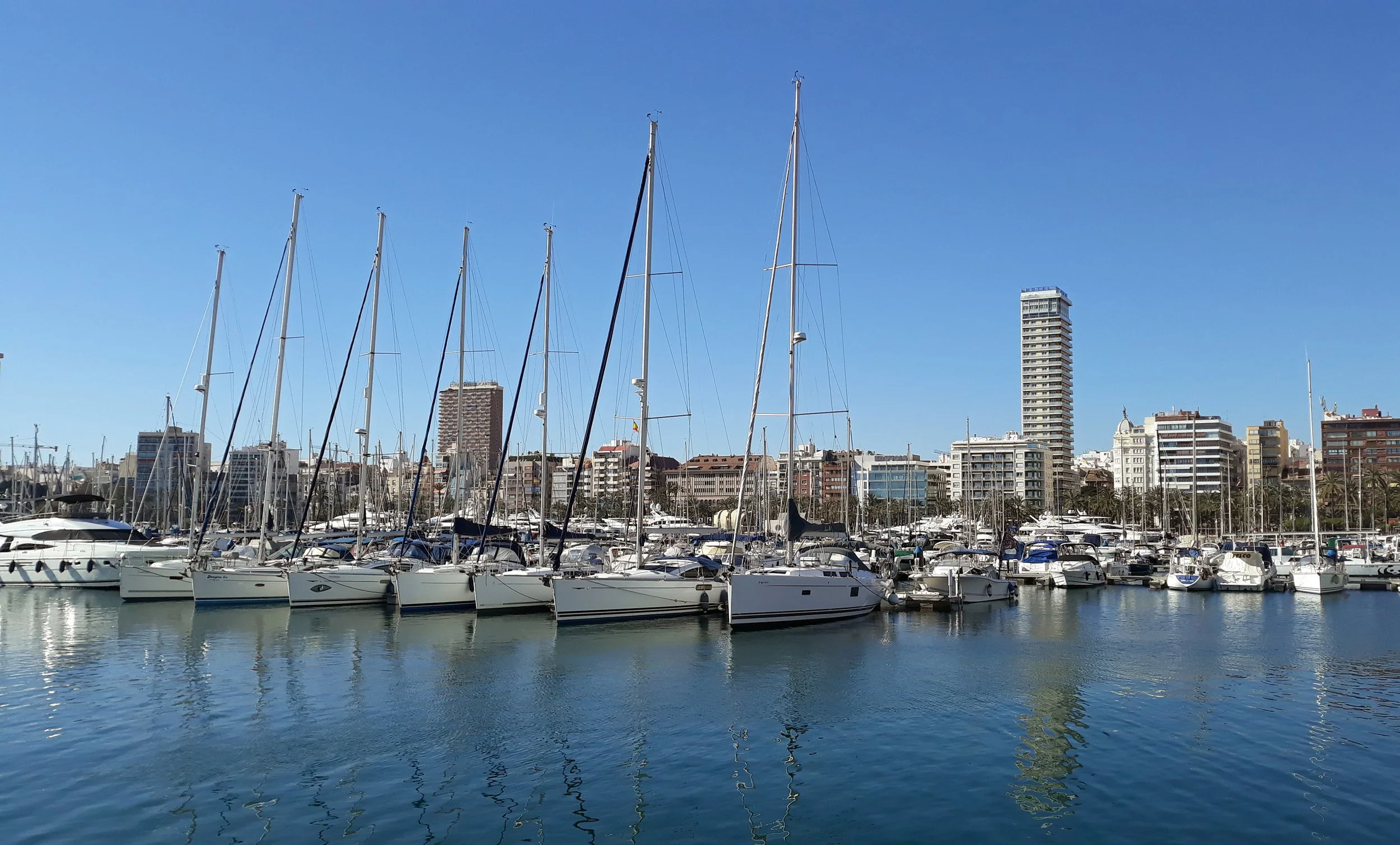 6-9 Boats-Alicante-Marina.jpg