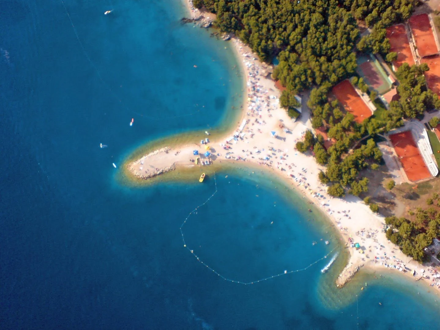  ©  https://commons.wikimedia.org/w/index.php?search=FRANCE&amp;title=Special%3AMediaSearch&amp;type=image   