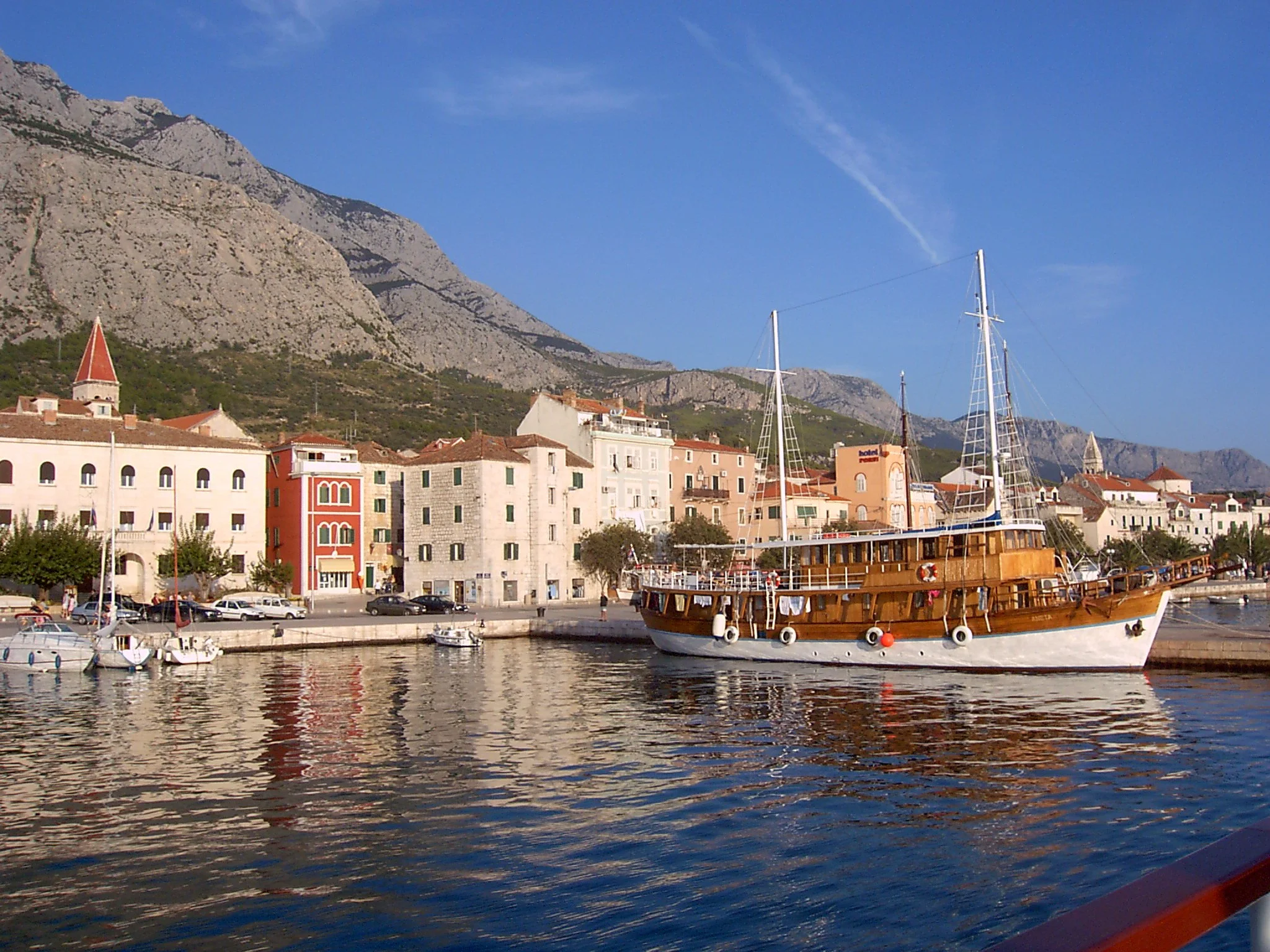  ©  https://commons.wikimedia.org/w/index.php?search=FRANCE&amp;title=Special%3AMediaSearch&amp;type=image   