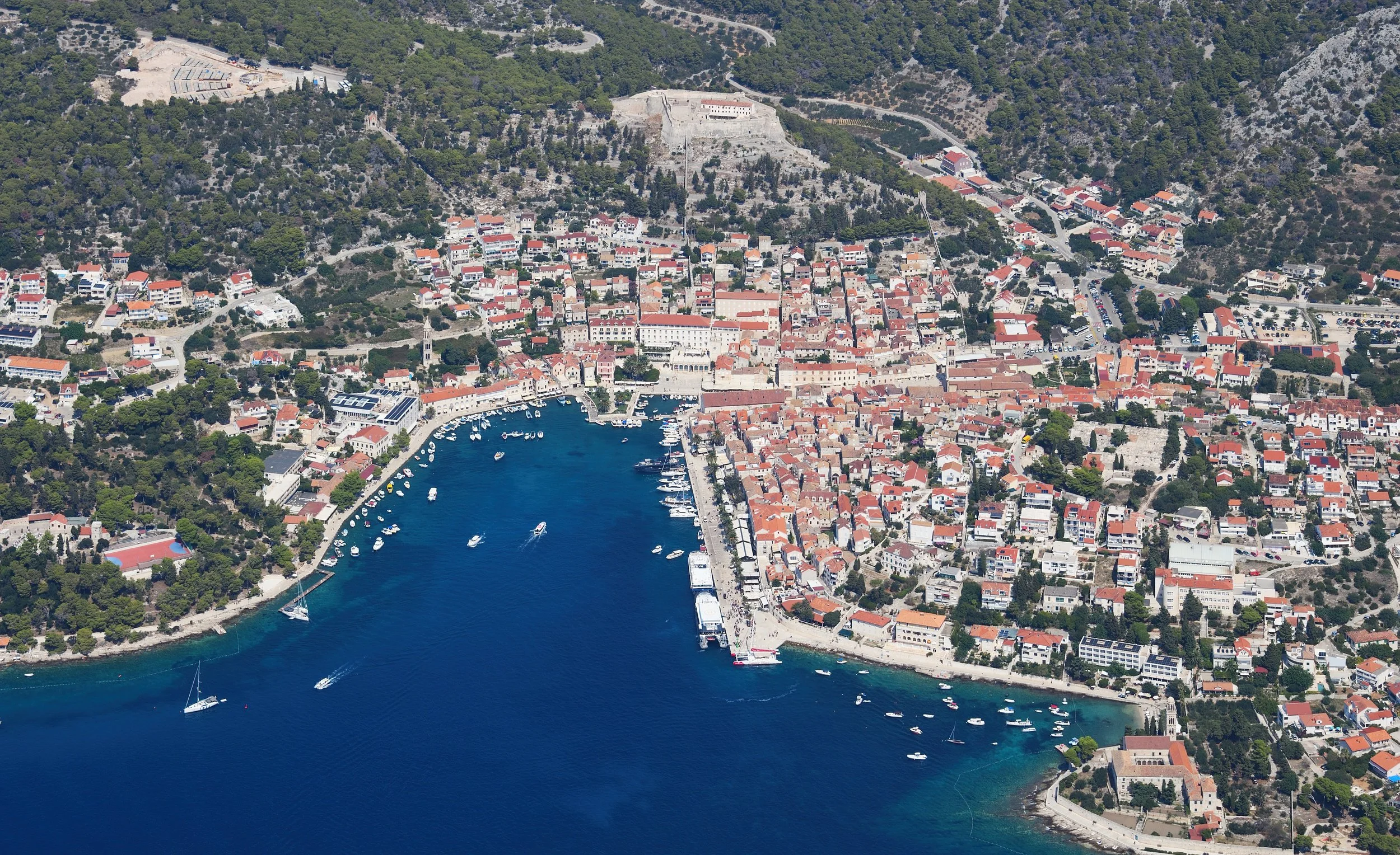 Aerial_image_of_Hvar_(view_from_the_south).jpg
