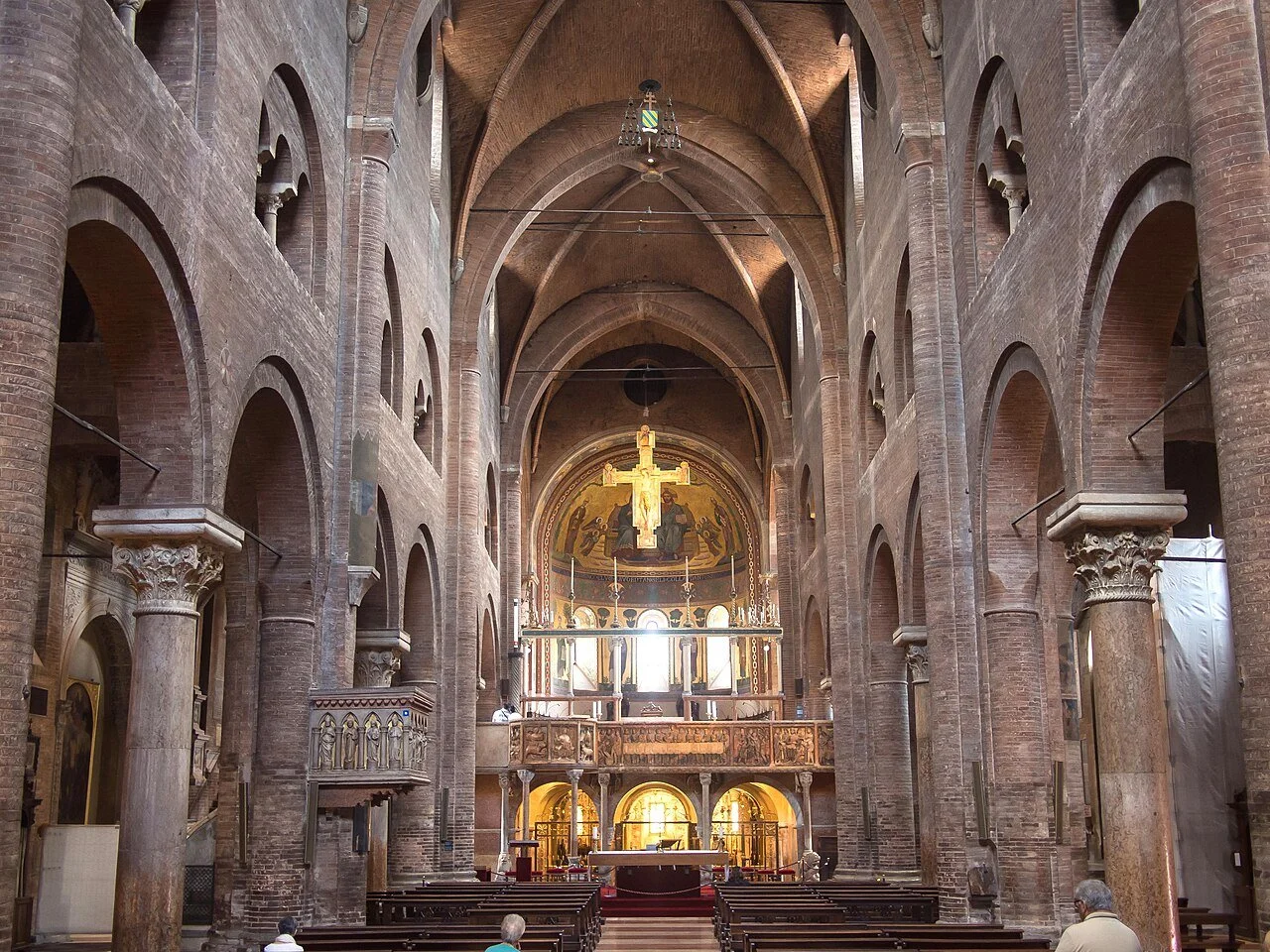 day 4 4 Modena_Cathedral_inside.jpg