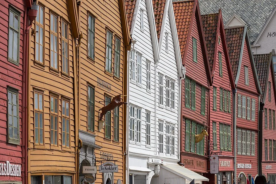 Fassaden_in_Bryggen,_Bergen_N.jpg
