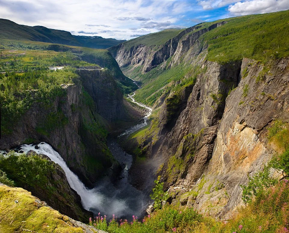 960px-Vøringfossen.jpg