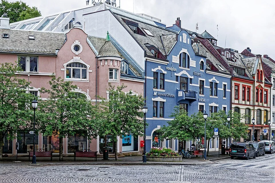 _Alesund_ist_berühmt_für_seine_Jugendstilarchitektur_._17.jpg