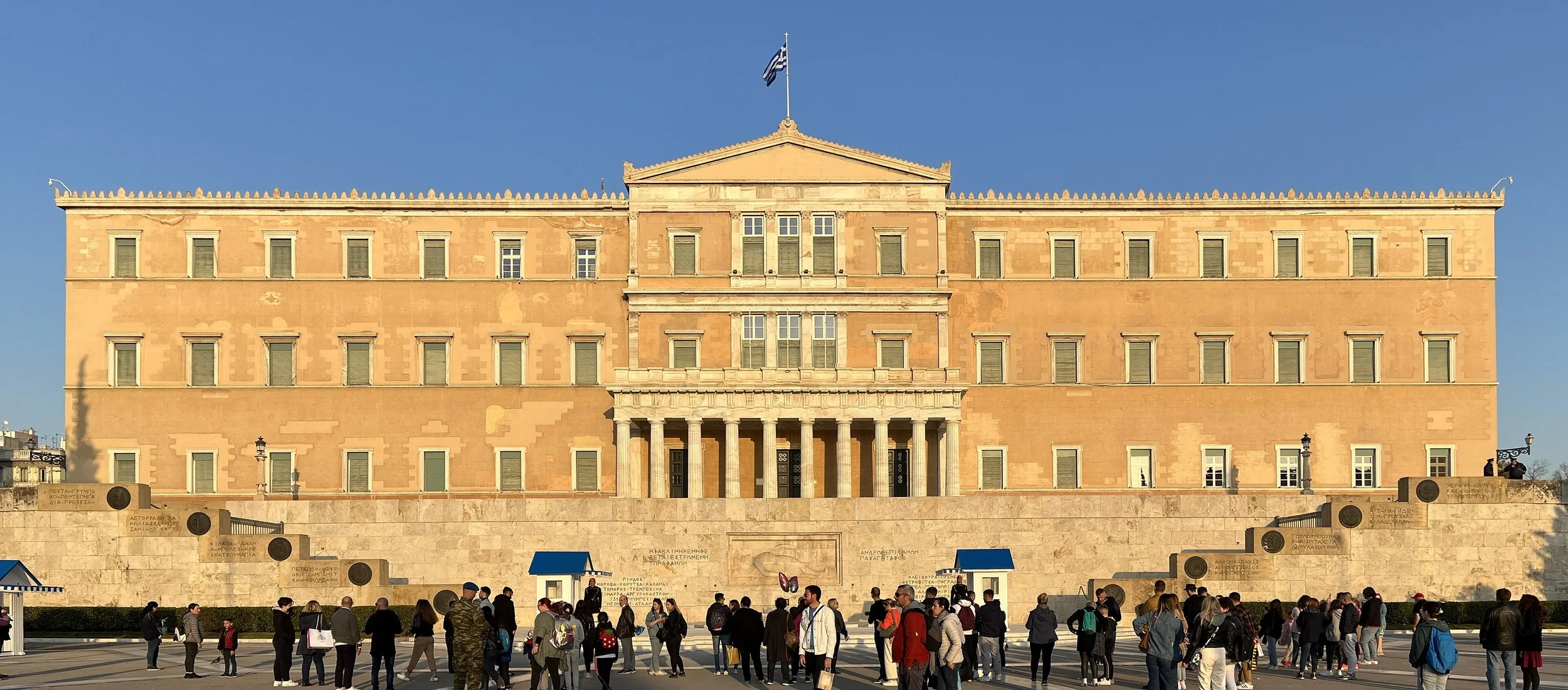Ancien_Palais_Royal_-_Athènes_(GRA1)_-_2022-03-26_-_1.jpg