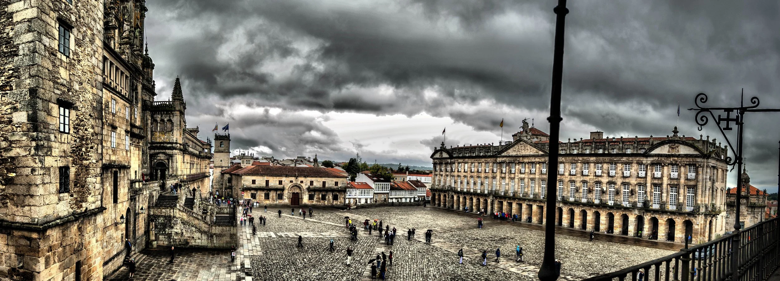 Parador_de_Santiago_-_Plaza_del_Obradoiro_desde_la_Suite_Real.jpg