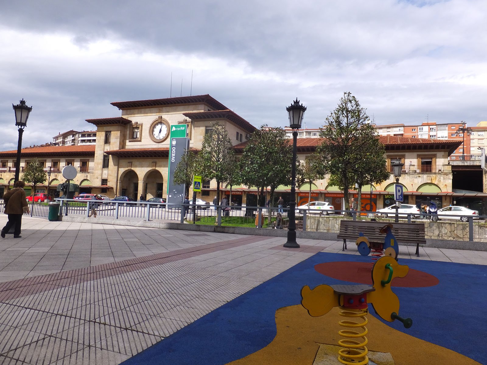 Estación_del_Norte_Oviedo_-_Zulio_-_2014-03-29.jpg