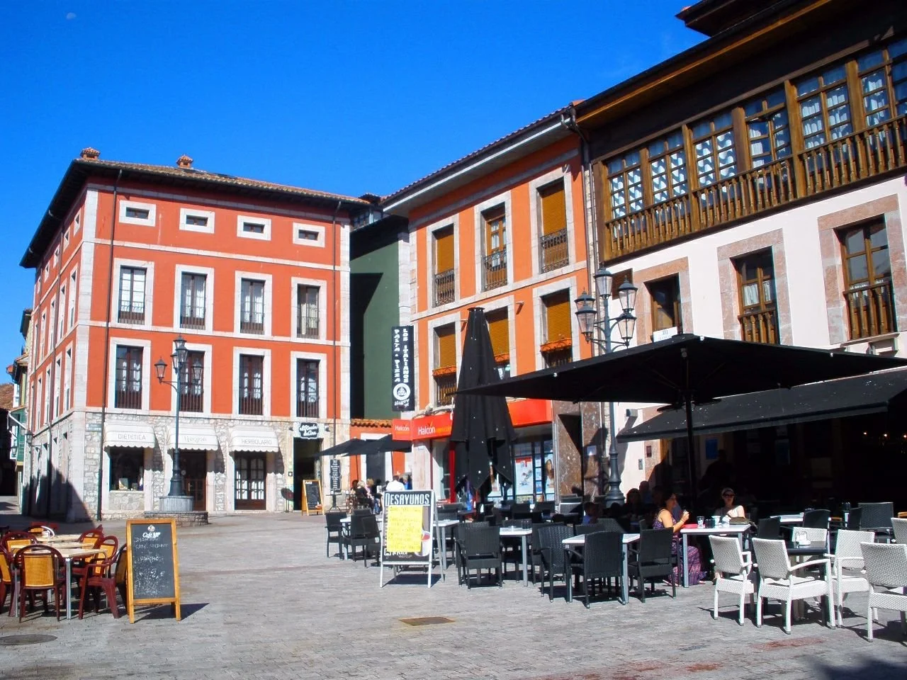Llanes_-_Arquitectura_11.jpg