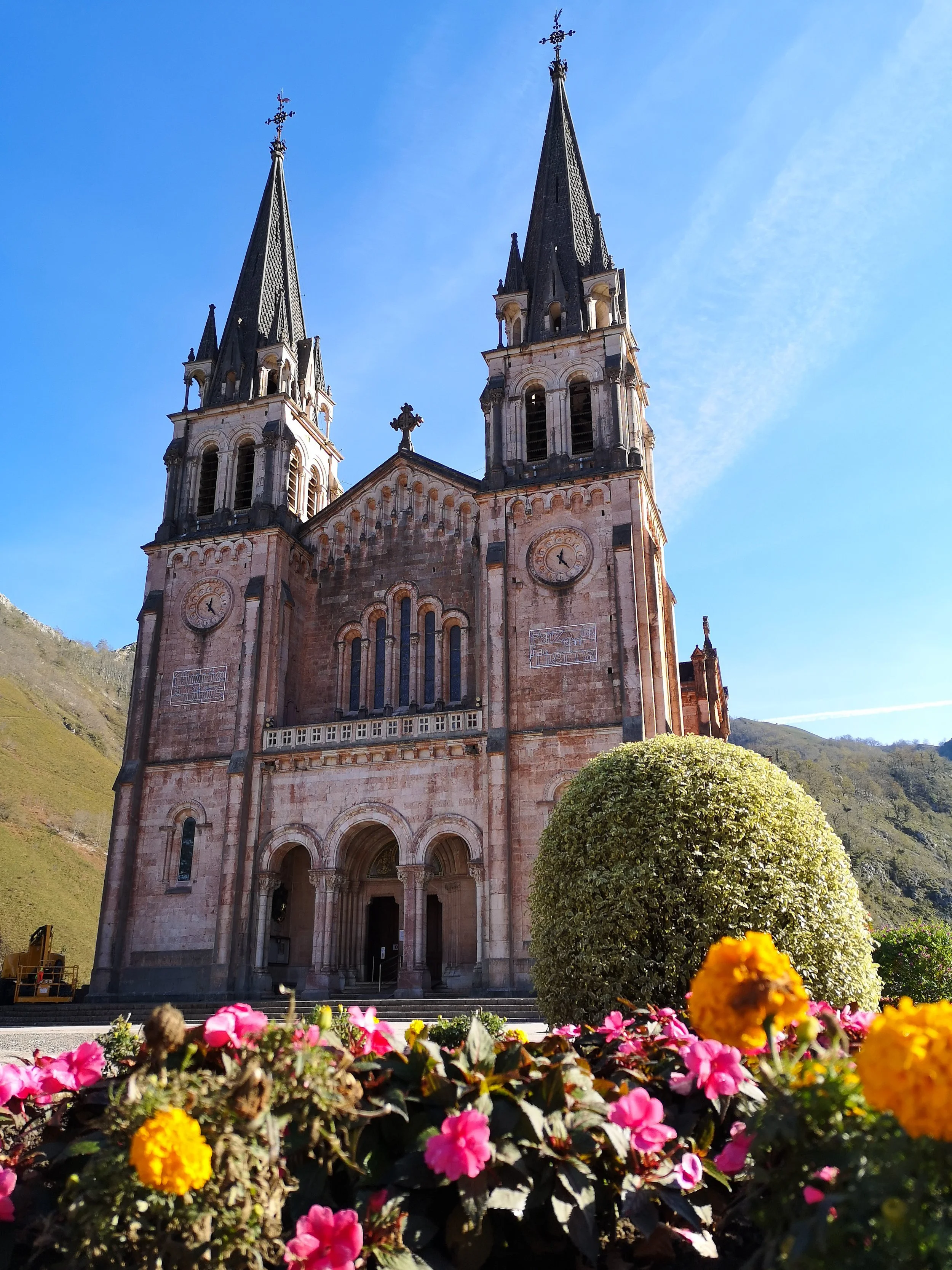 Basilica_de_Covadonga_2020.jpg