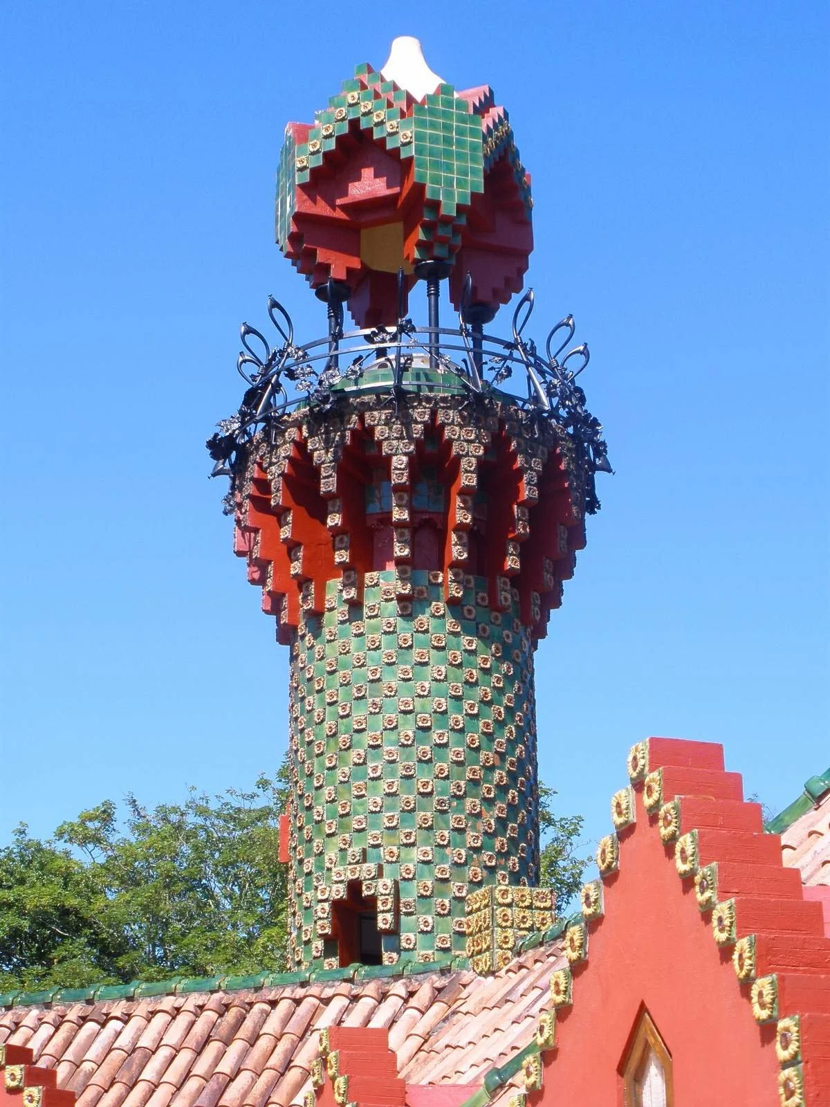 Comillas_-_Capricho_19.jpg