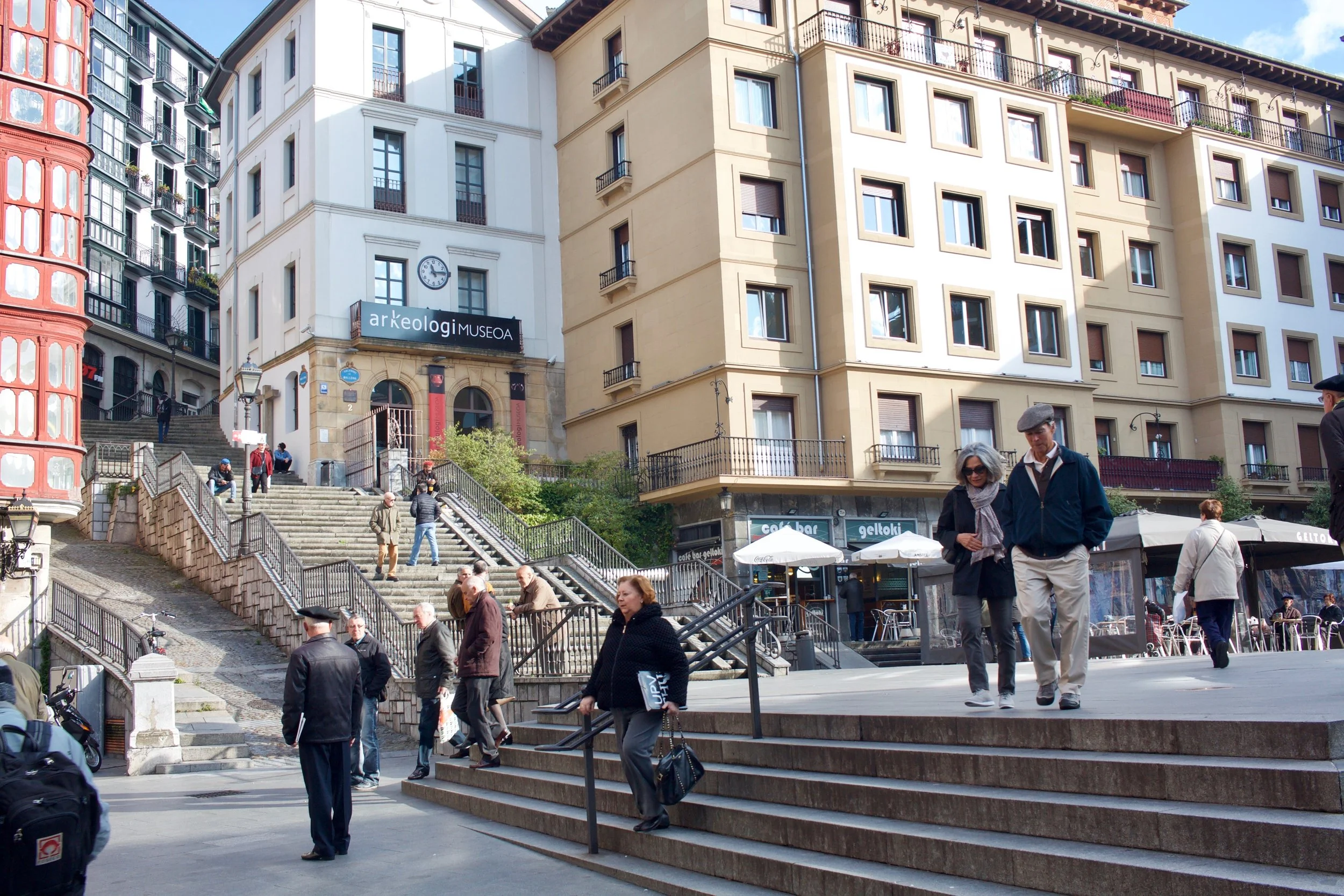 Casco_Viejo_(Old_town),_Bilbao_(31966080332).jpg