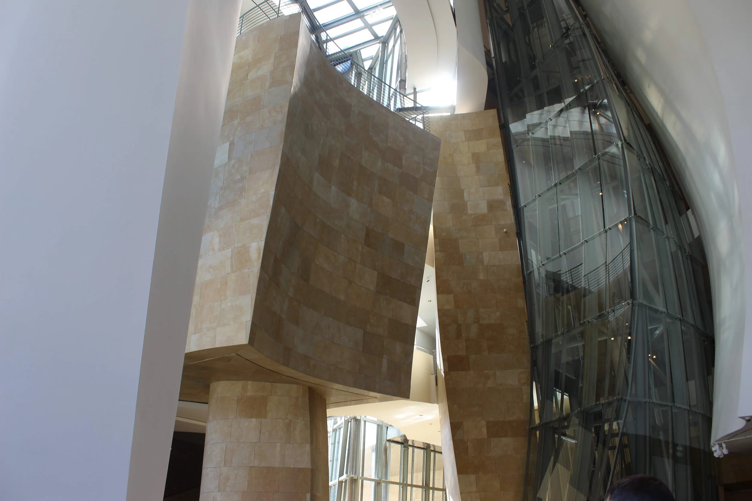 Guggenheim_museum_interior,_Bilbao_02.jpg