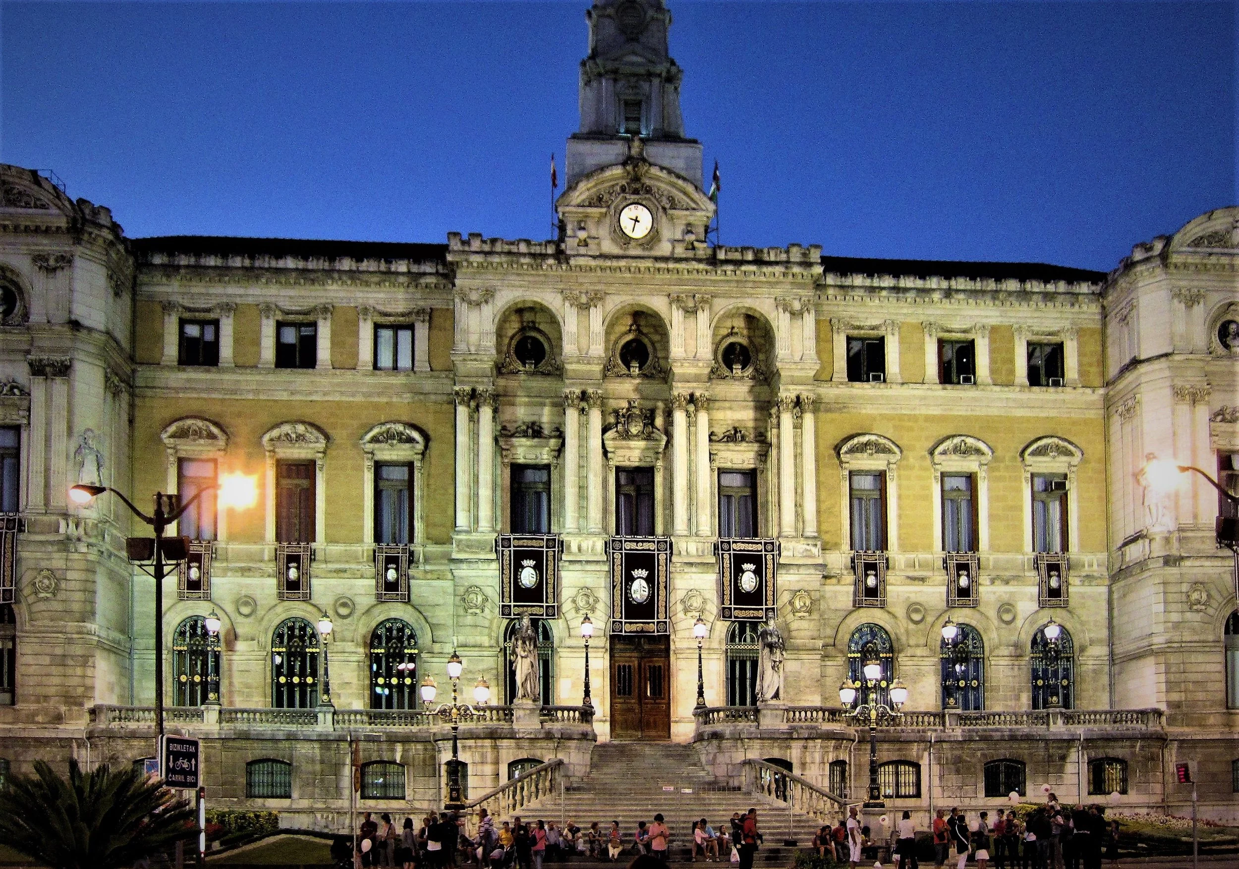 Stadhuis_Bilbao.jpg