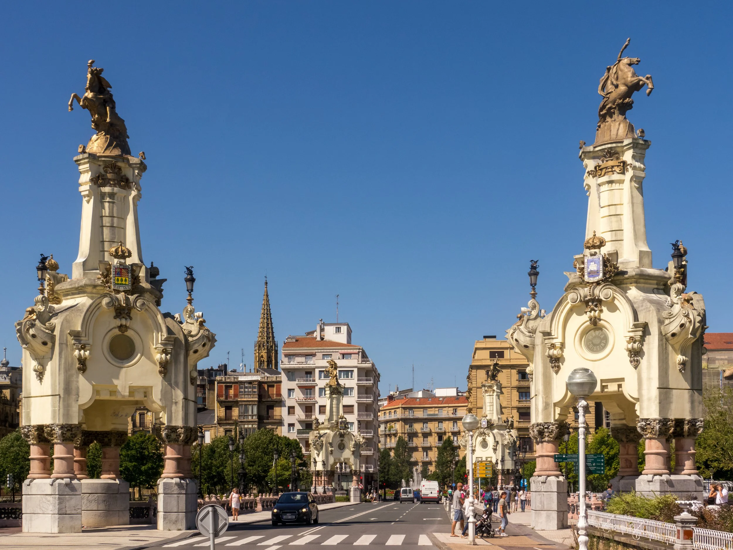 San_Sebastian_Donostia_Maria_Cristina_Bridge_1190559.jpg