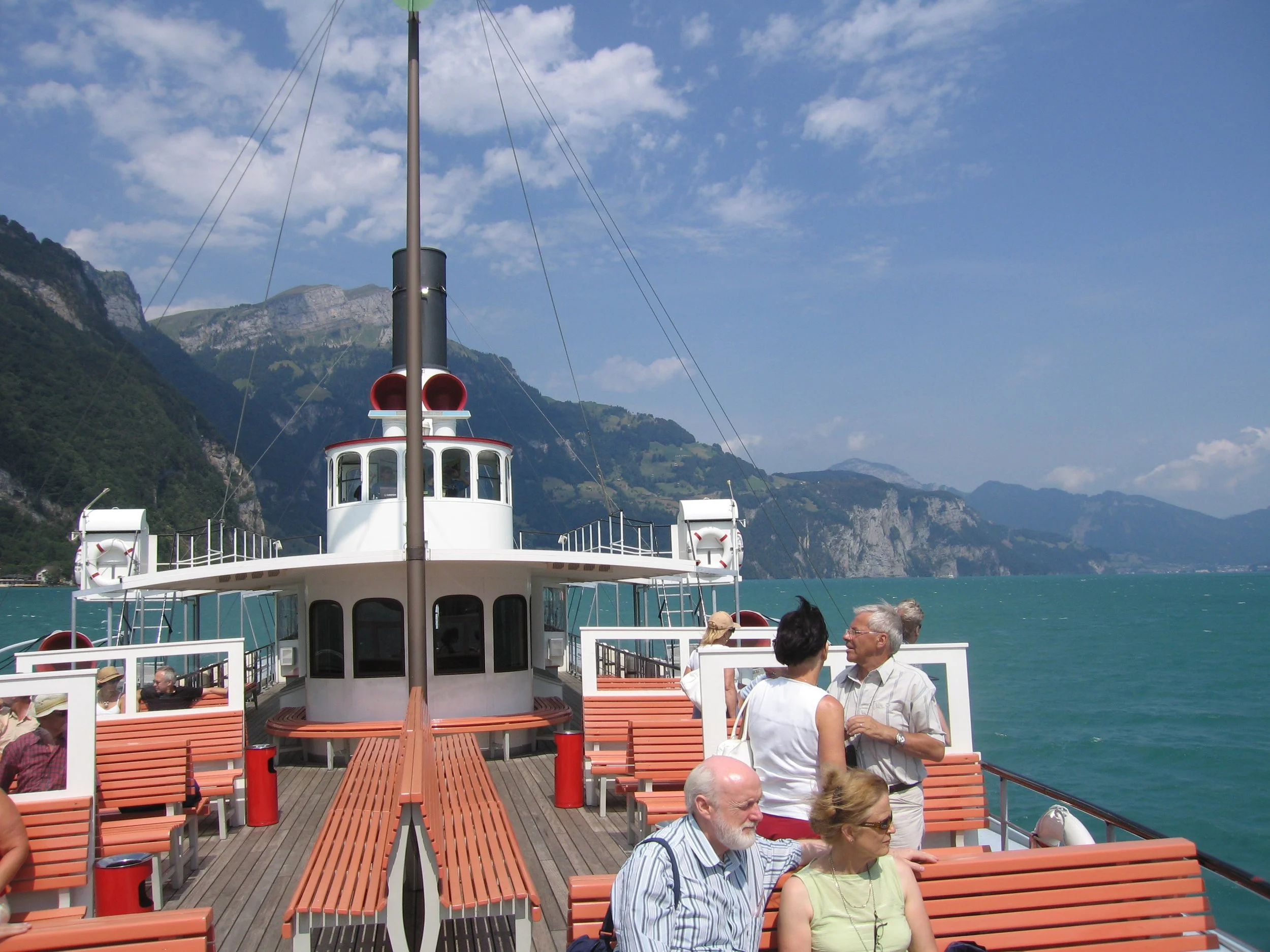 Lake_Lucerne_(16037838180).jpg