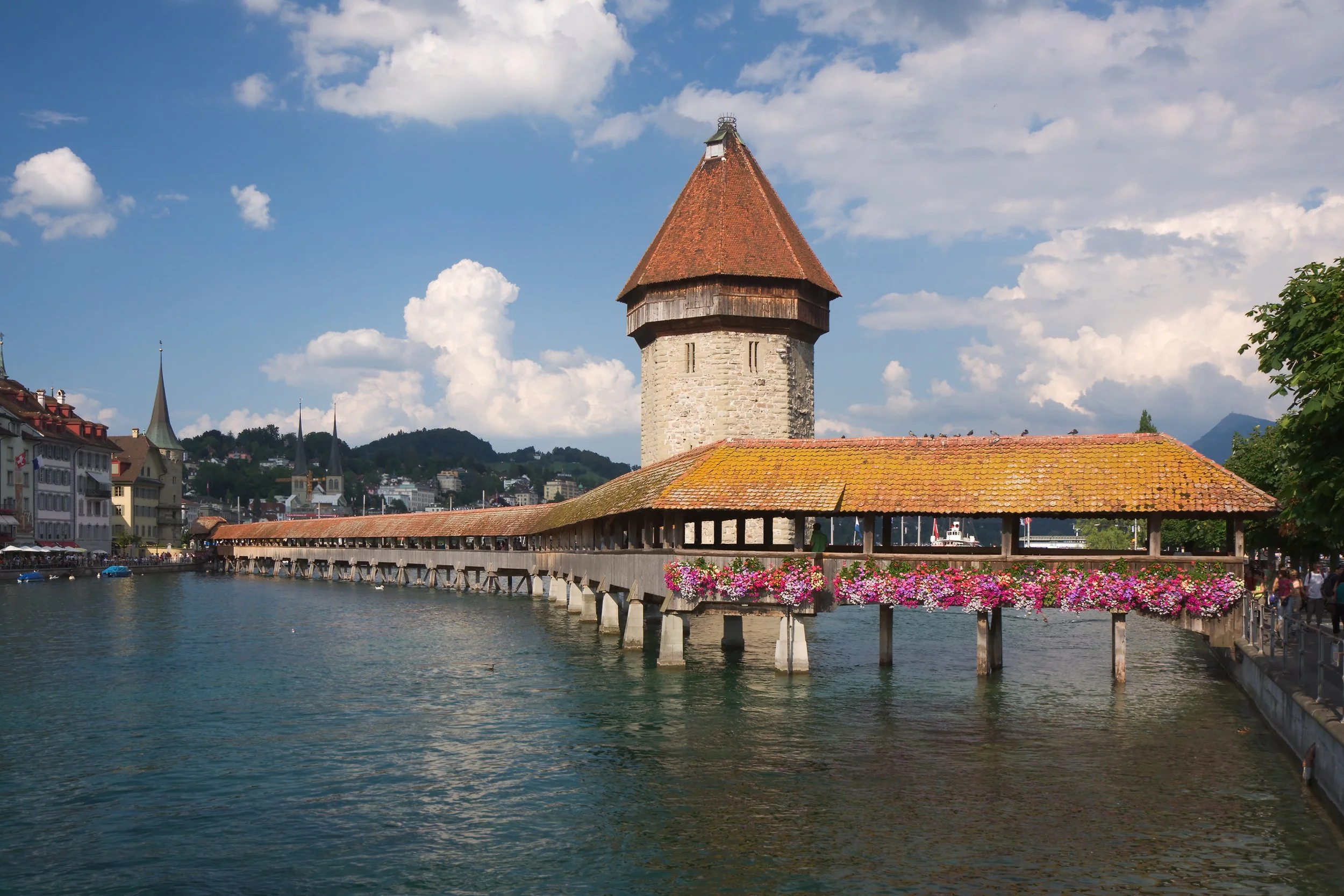 Luzern_Kapellbruecke.jpg