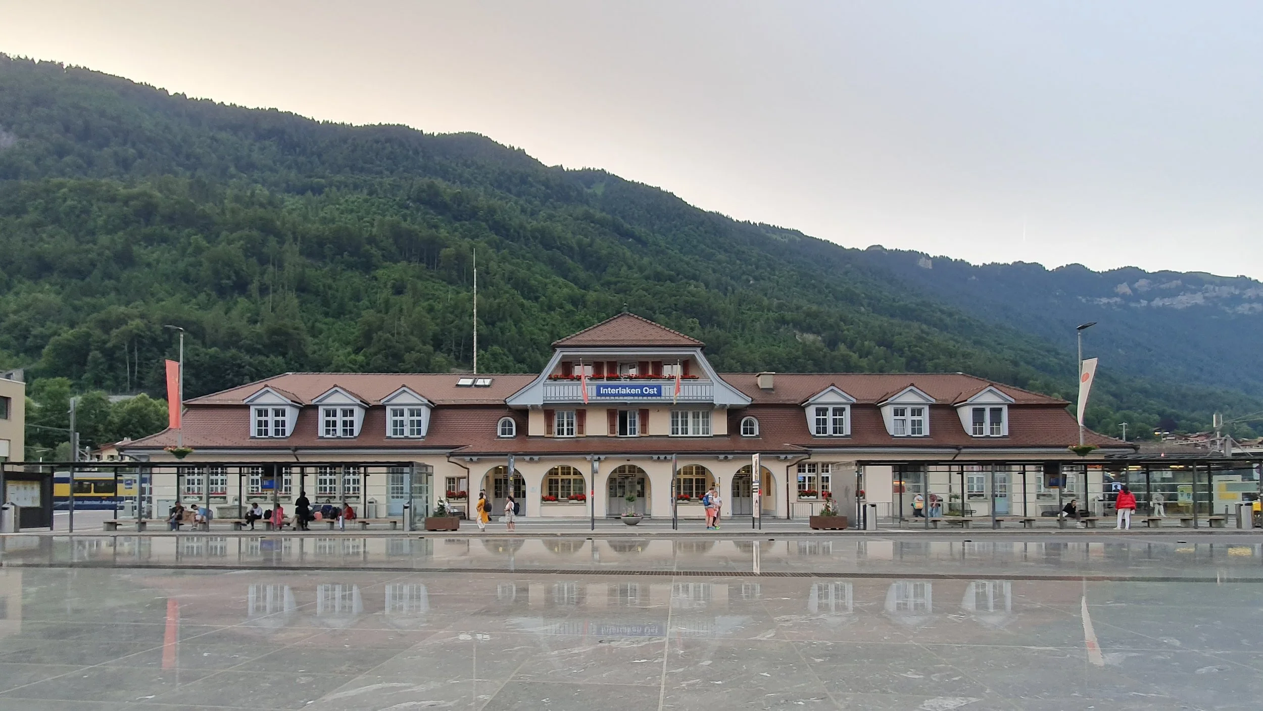 Bahnhof_Interlaken_Ost_2023_S.jpg