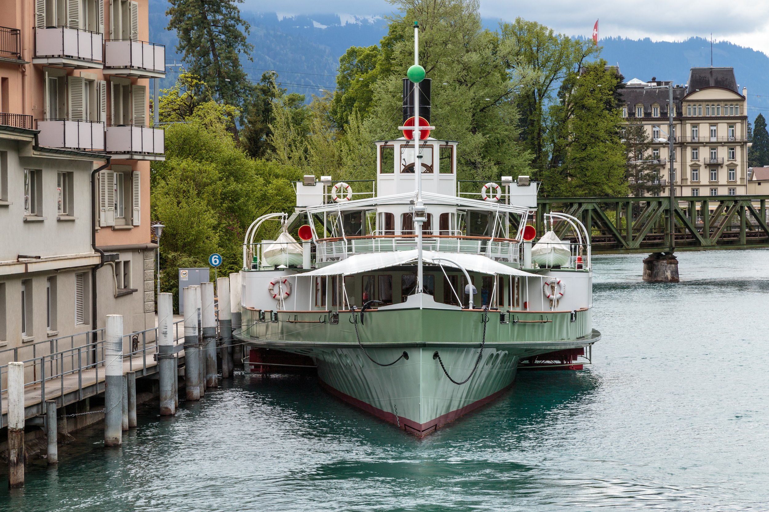DS_Lötschberg_vertäut_in_Interlaken_(2014).jpg