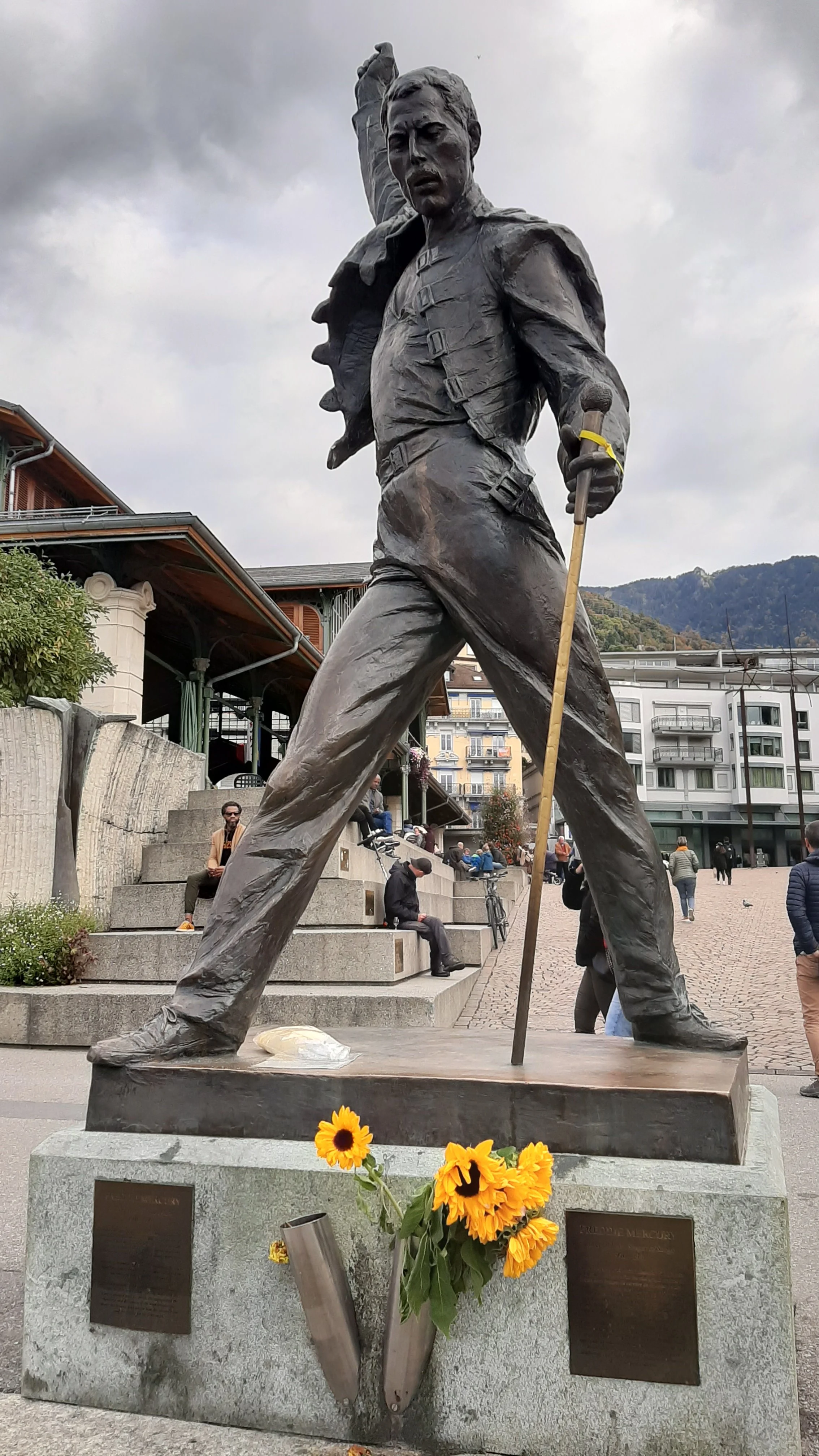 Freddy_Mercury_statue.jpg