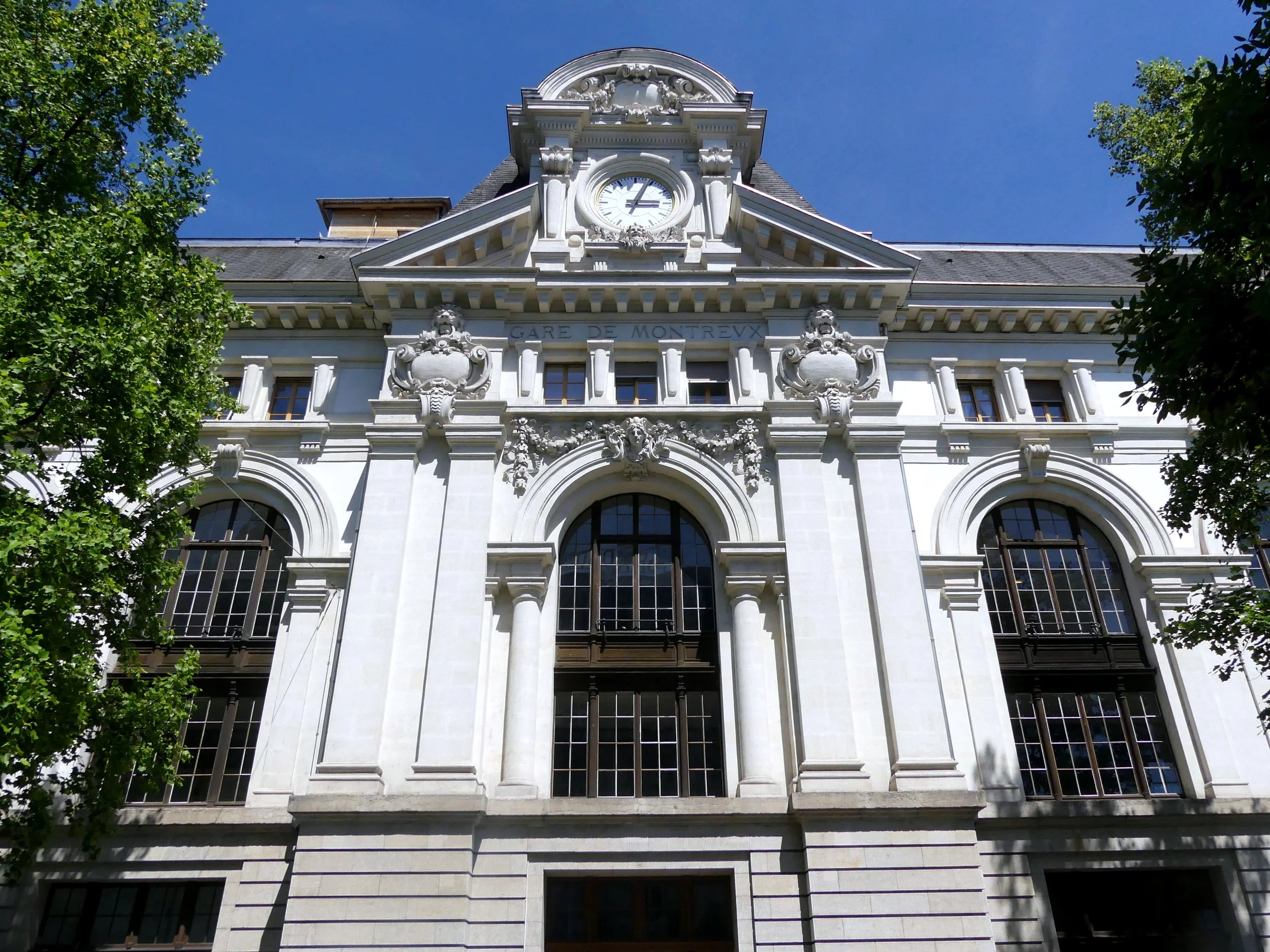 Façade_de_la_Gare_de_Montreux_en_Suisse_(2019).jpg
