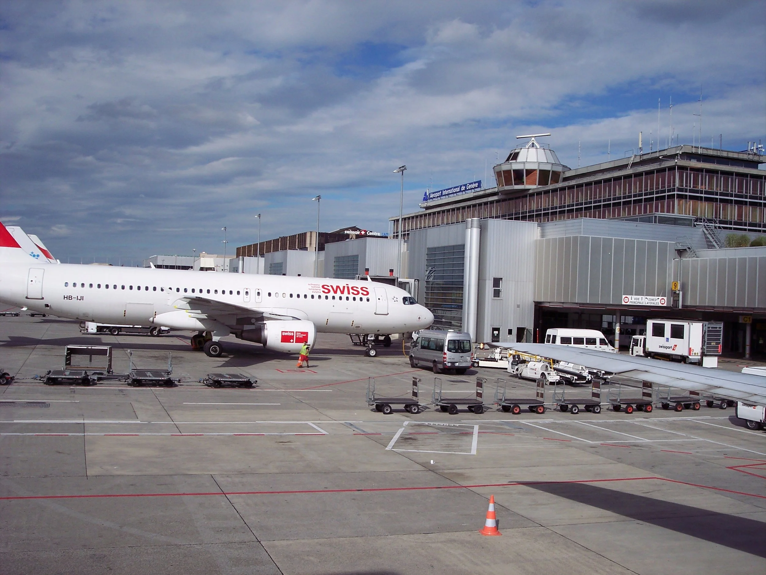 GENEVA_AIRPORT_-_panoramio.jpg