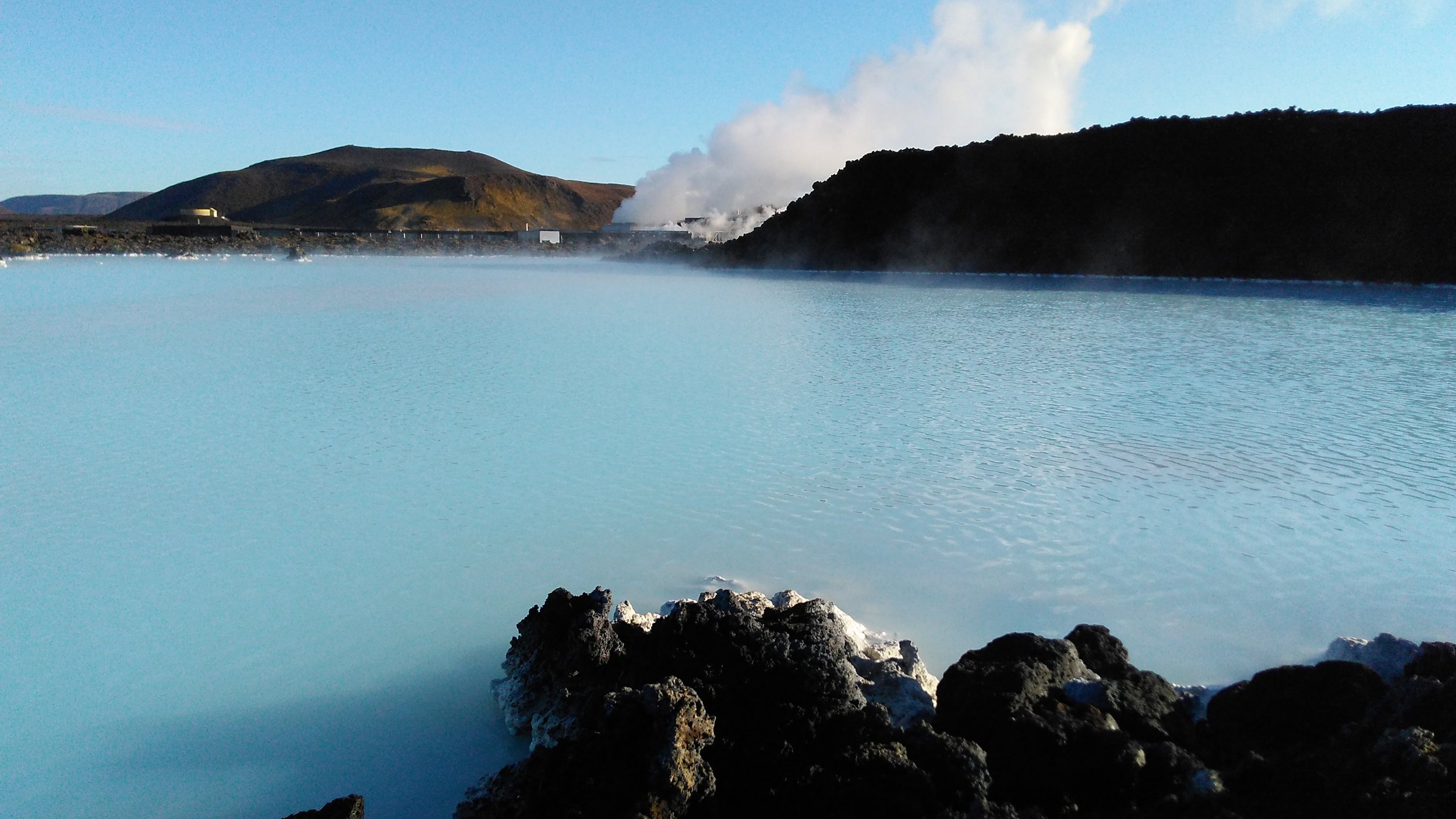Blue_Lagoon_Geothermal_Spa,_Grindavík,_Iceland_(37917013312).jpg