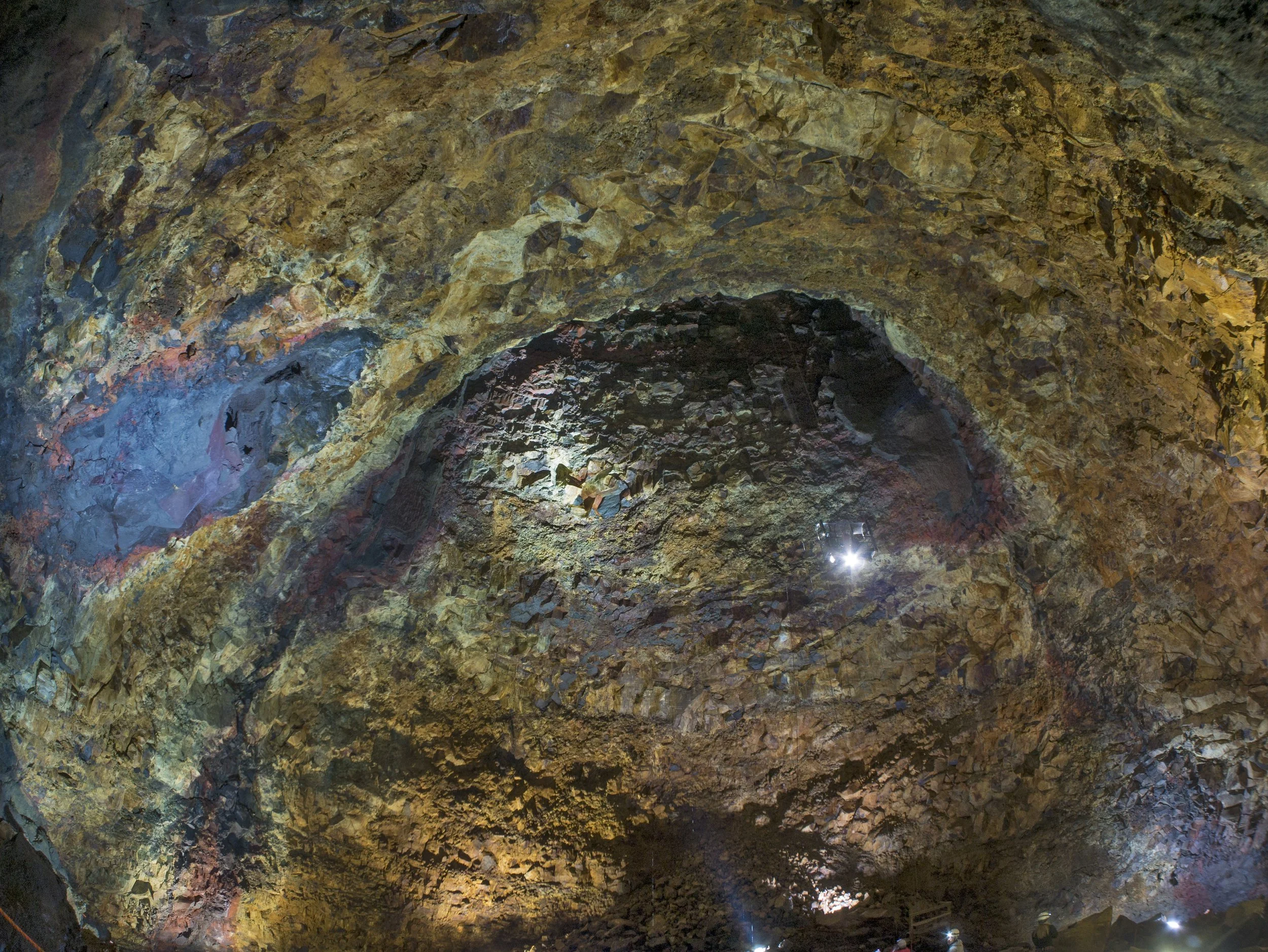 Thrihnukagigur_Iceland_2.jpg