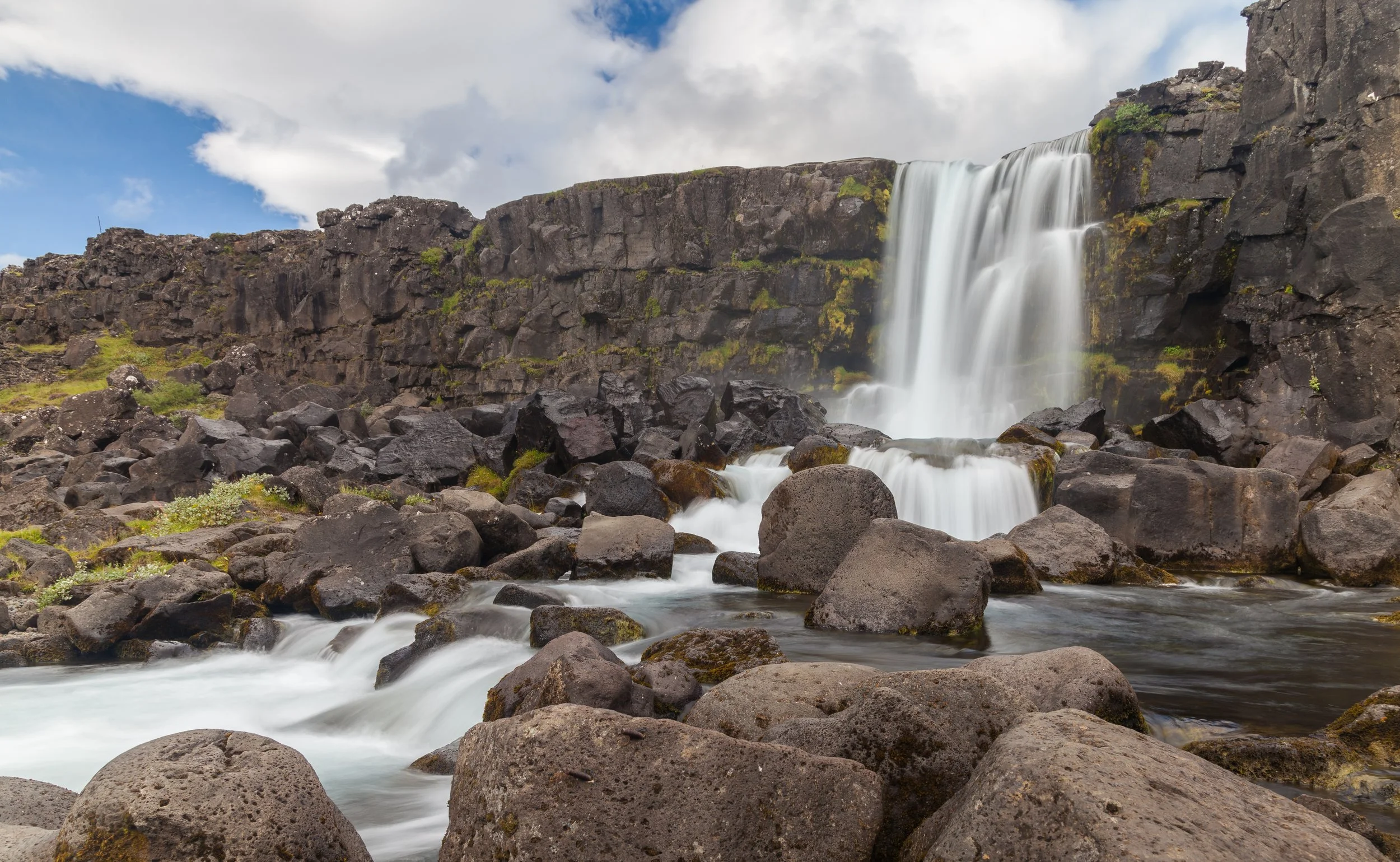 Öxarárfoss,_Parque_Nacional_de_Þingvellir,_Suðurland,_Islandia,_2014-08-16,_DD_029.jpg