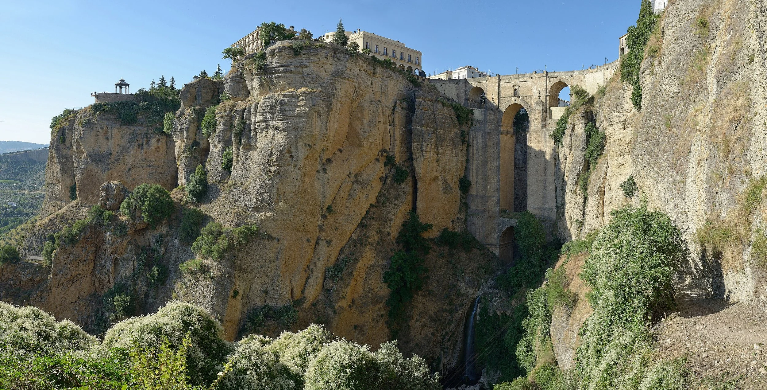View_of_Puente_Nuevo_bridge_in_Ronda_Spain.jpg